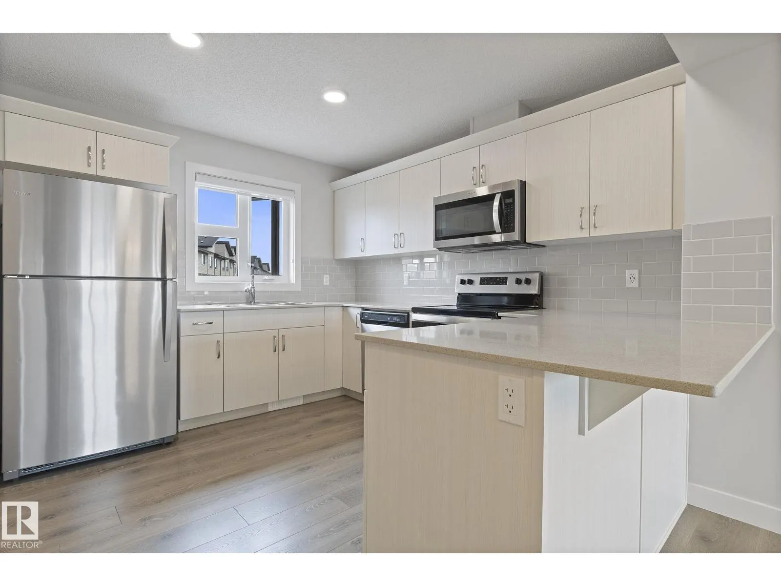 #53 1203 163 ST SW