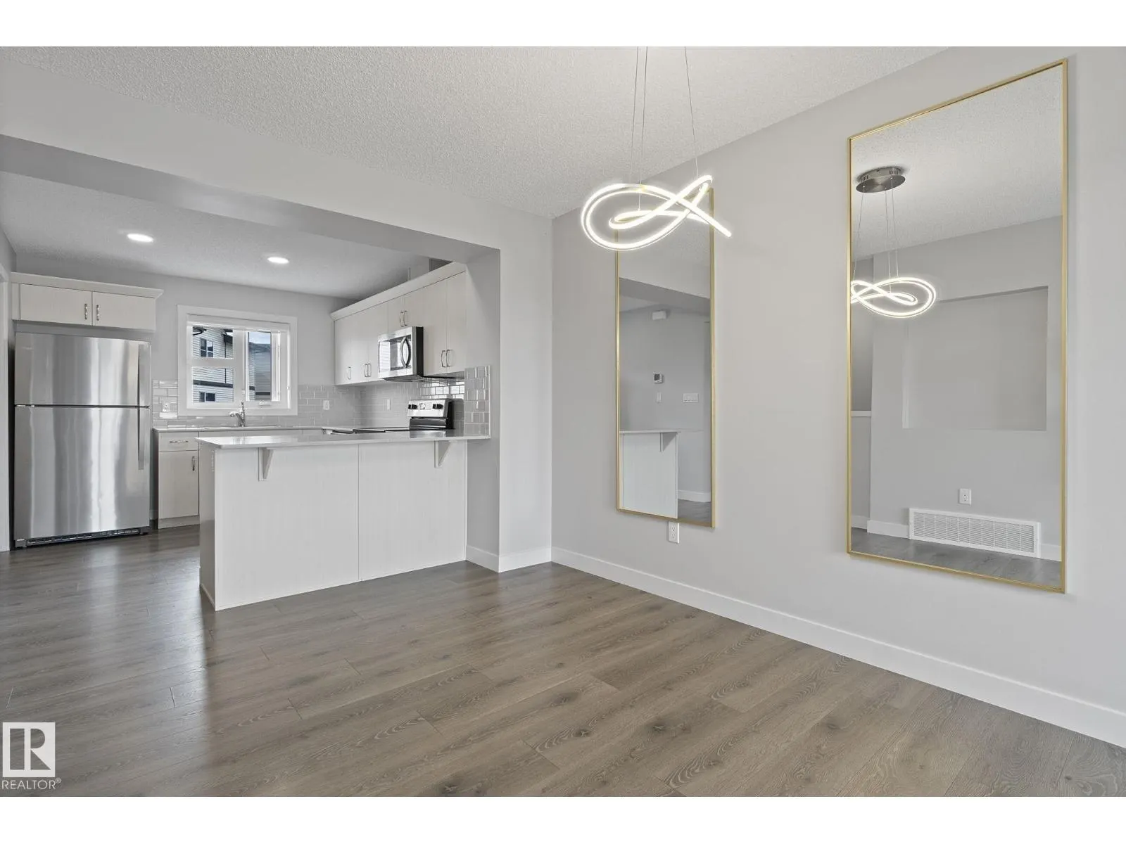 #53 1203 163 ST SW