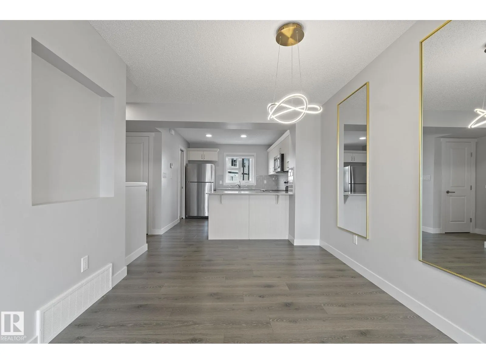#53 1203 163 ST SW