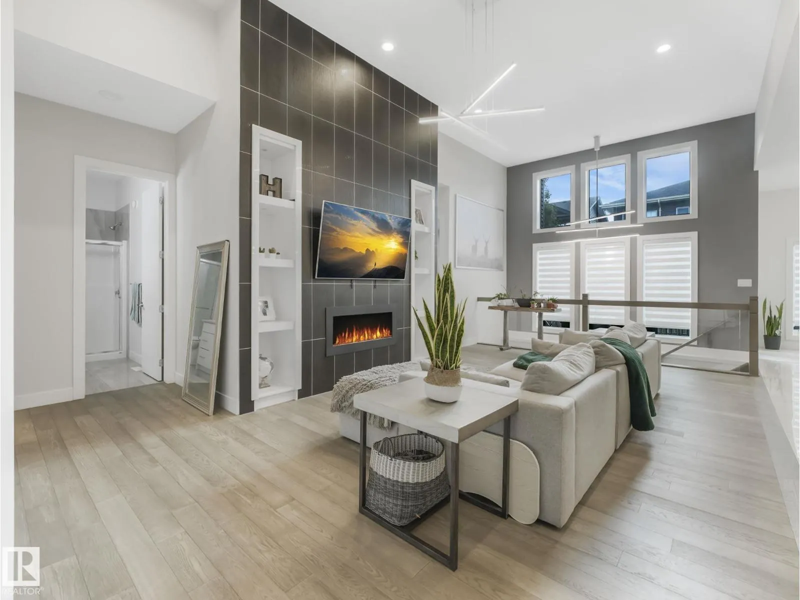 63 WOODS PL