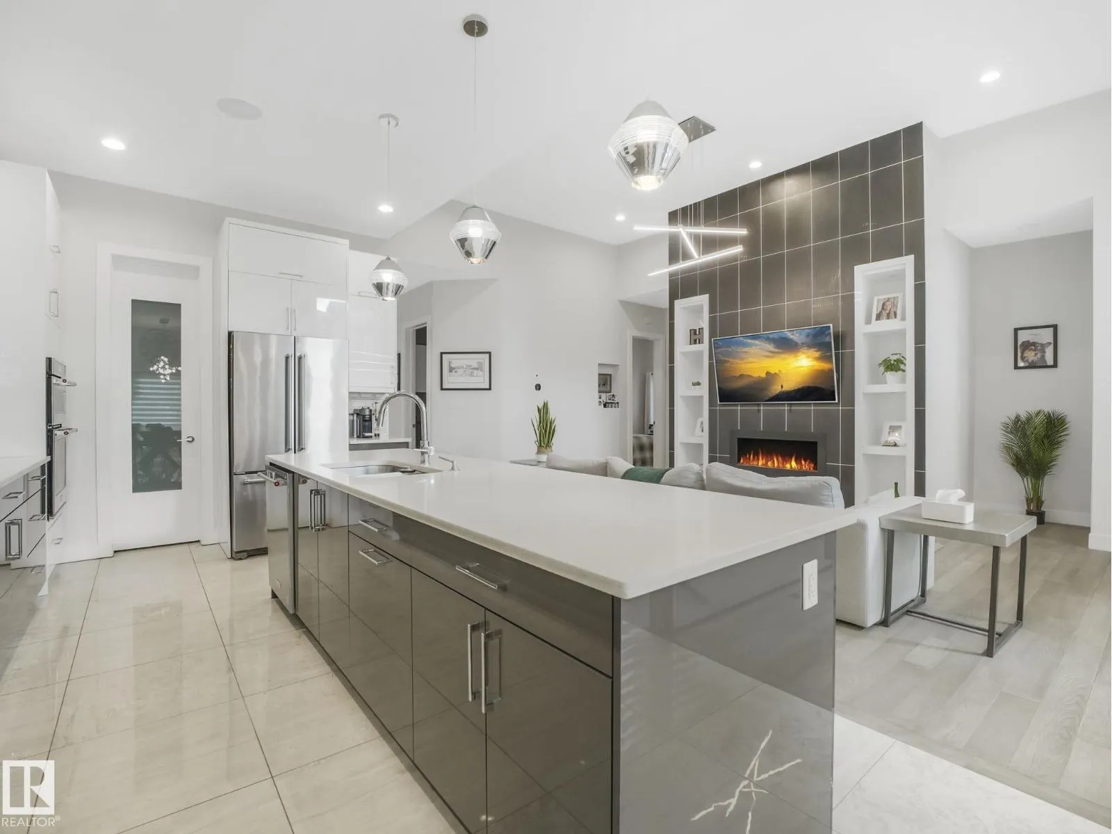 63 WOODS PL