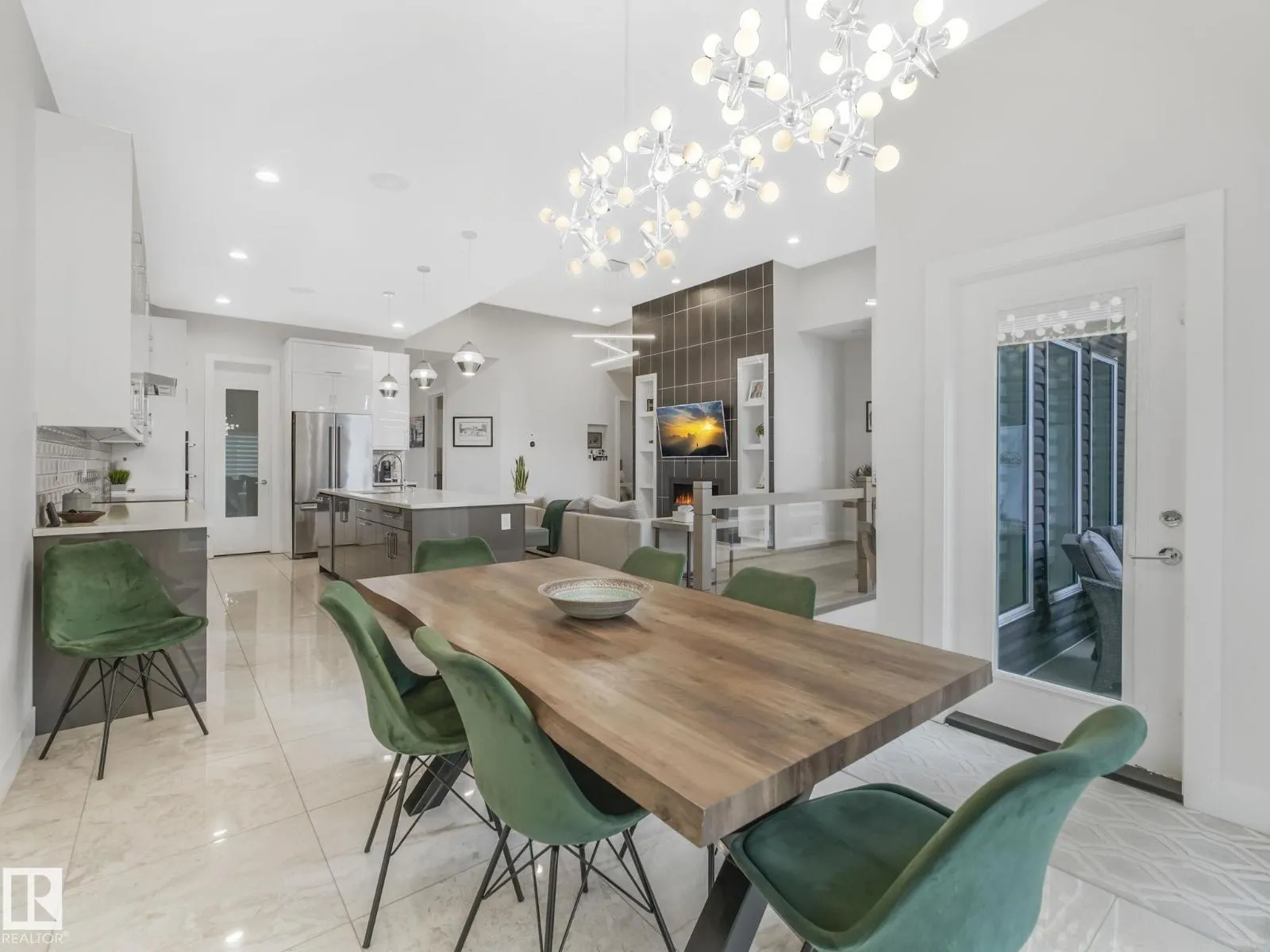 63 WOODS PL