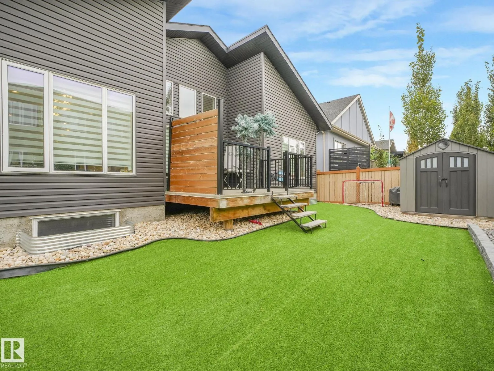 63 WOODS PL