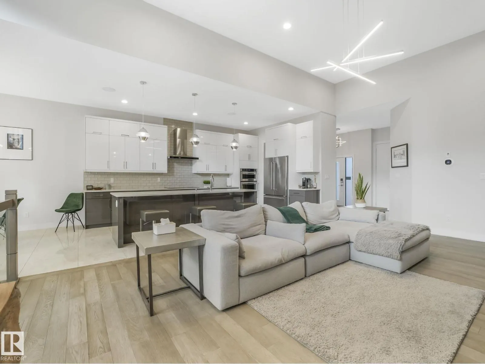 63 WOODS PL