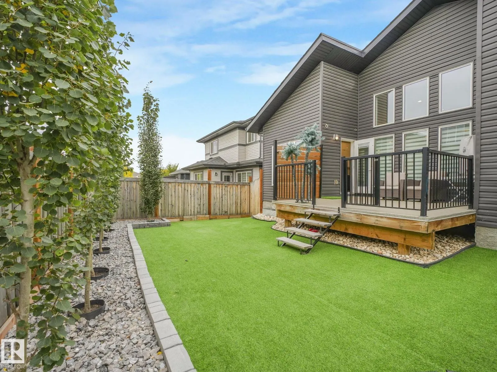 63 WOODS PL