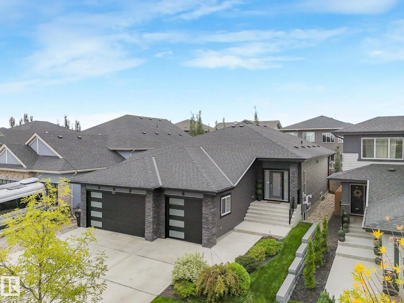 63 WOODS PL