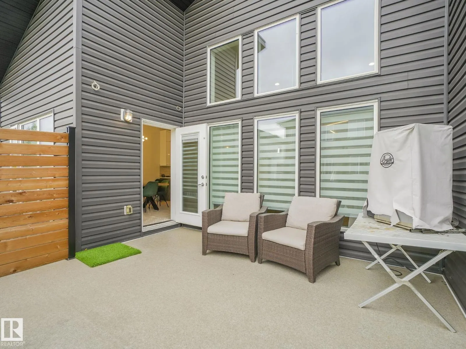 63 WOODS PL