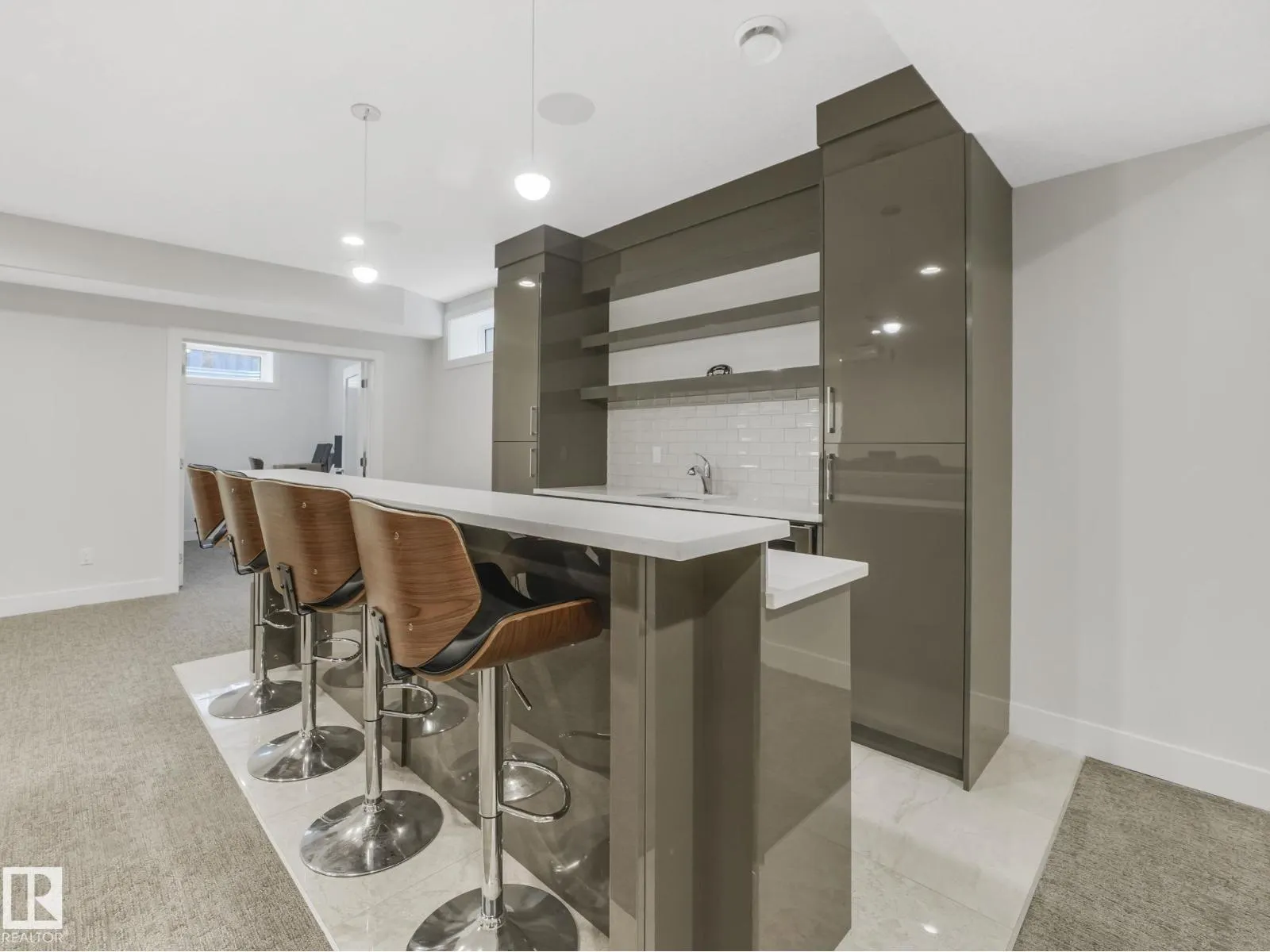 63 WOODS PL