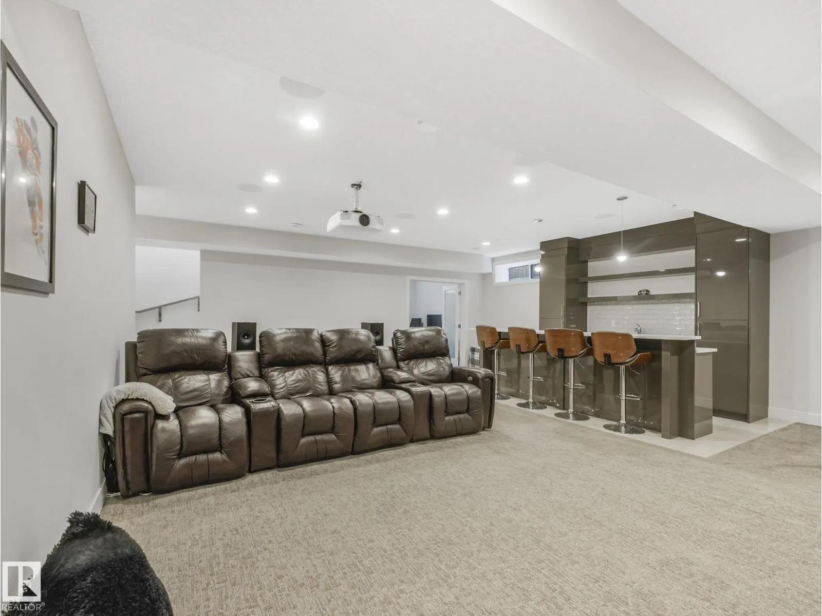 63 WOODS PL