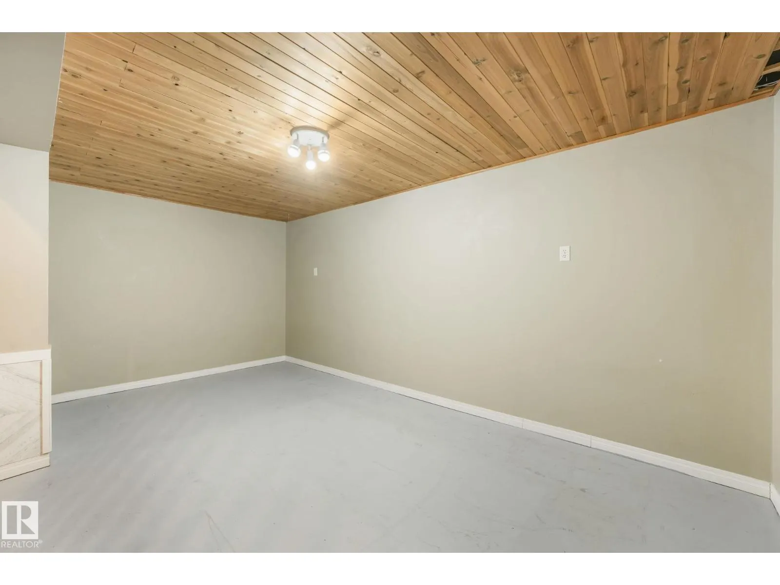 1280 LAKEWOOD RD W NW