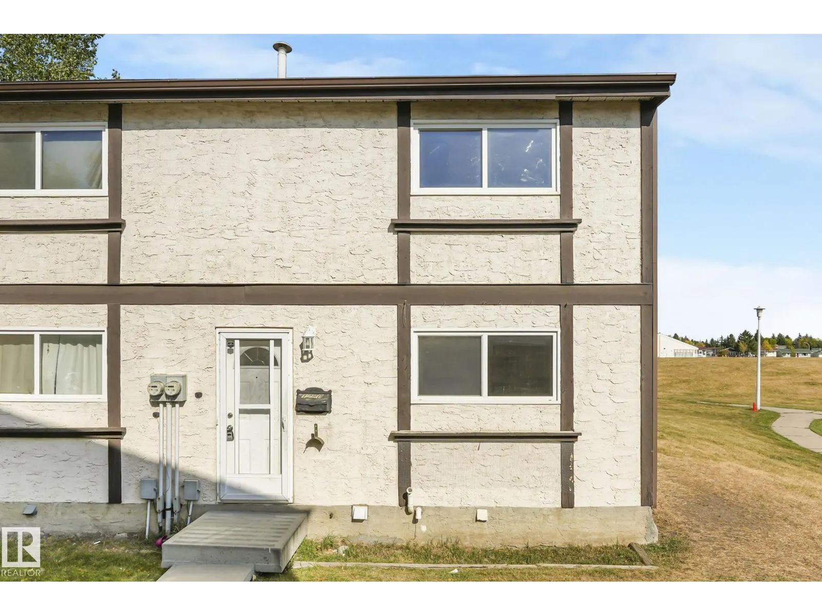 1280 LAKEWOOD RD W NW