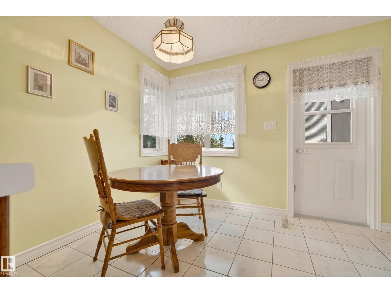 #76 52343 RGE ROAD 211