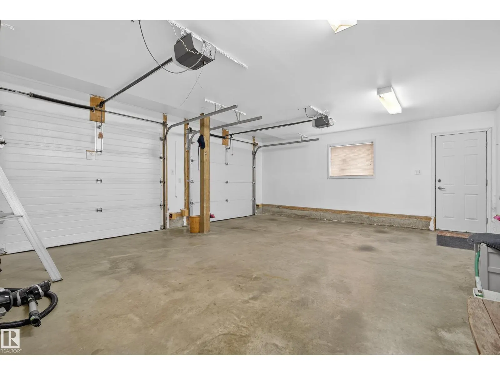 #76 52343 RGE ROAD 211