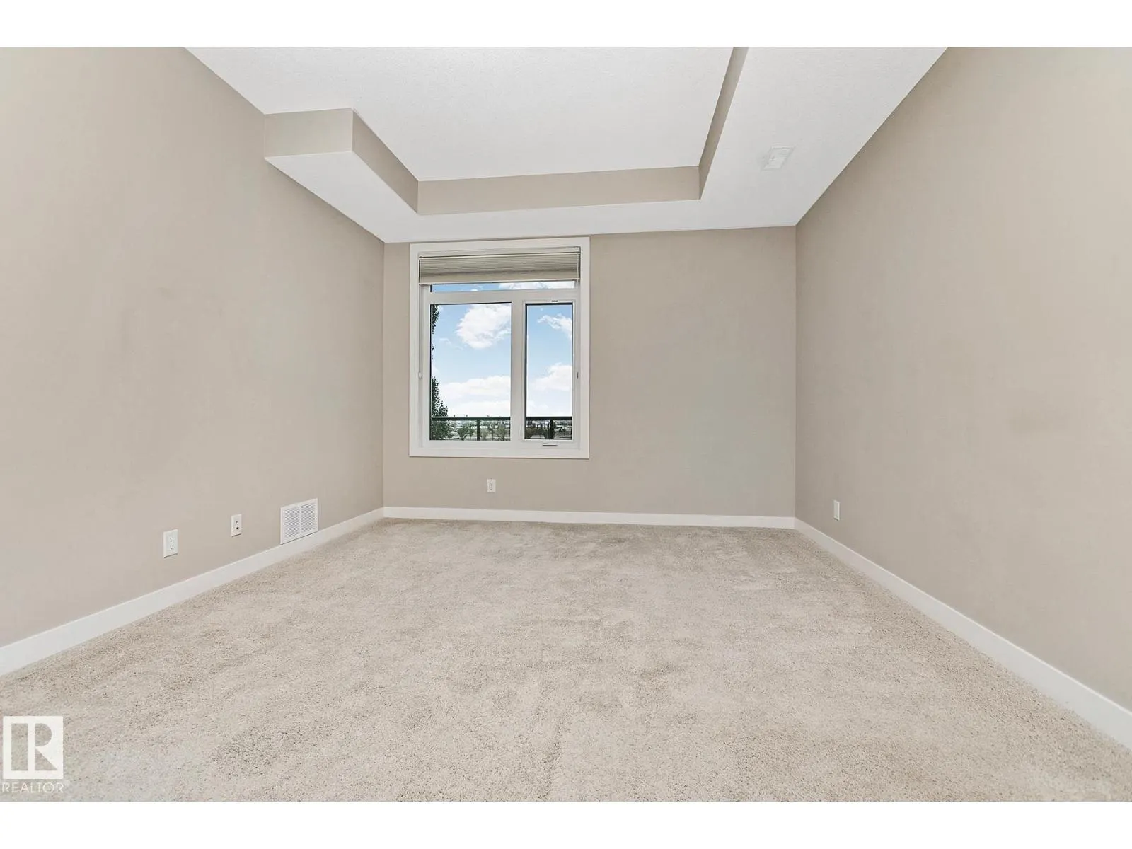#404 625 LEGER WY NW
