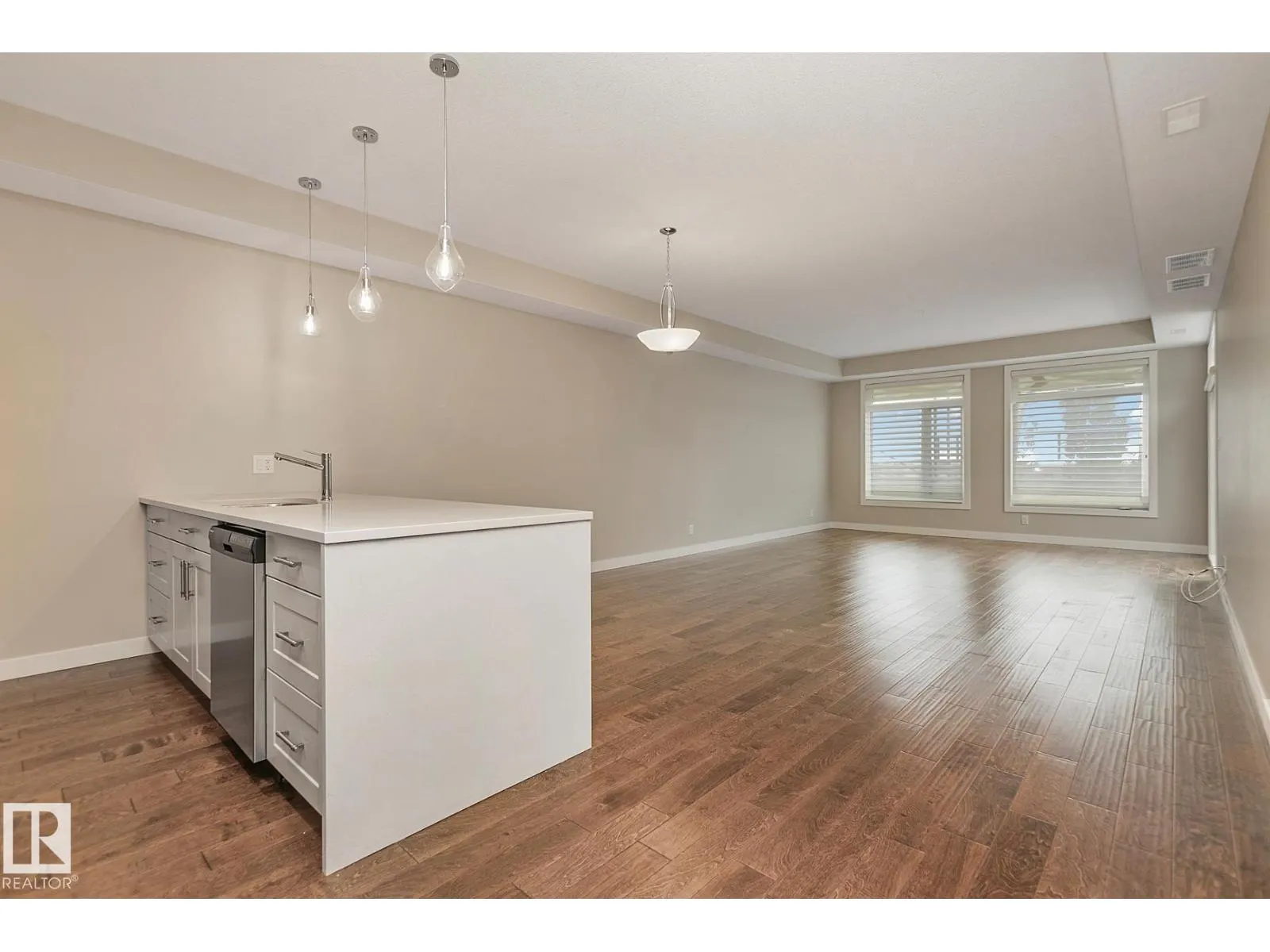 #404 625 LEGER WY NW