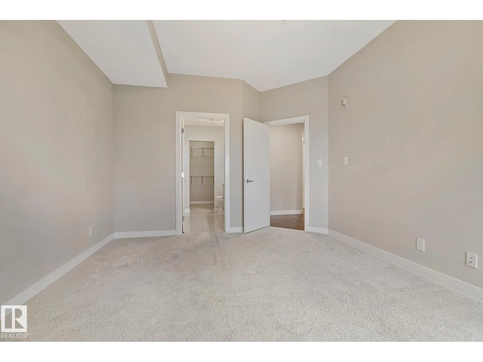 #404 625 LEGER WY NW