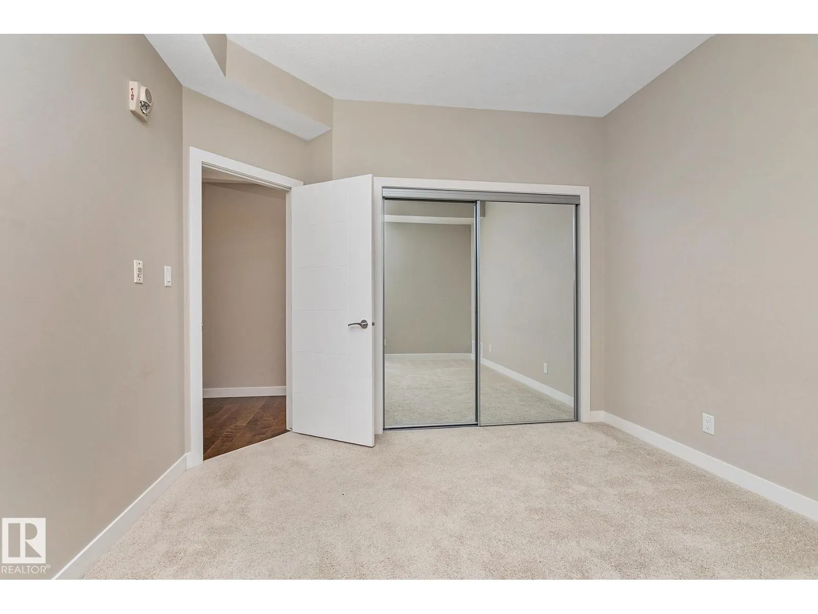 #404 625 LEGER WY NW