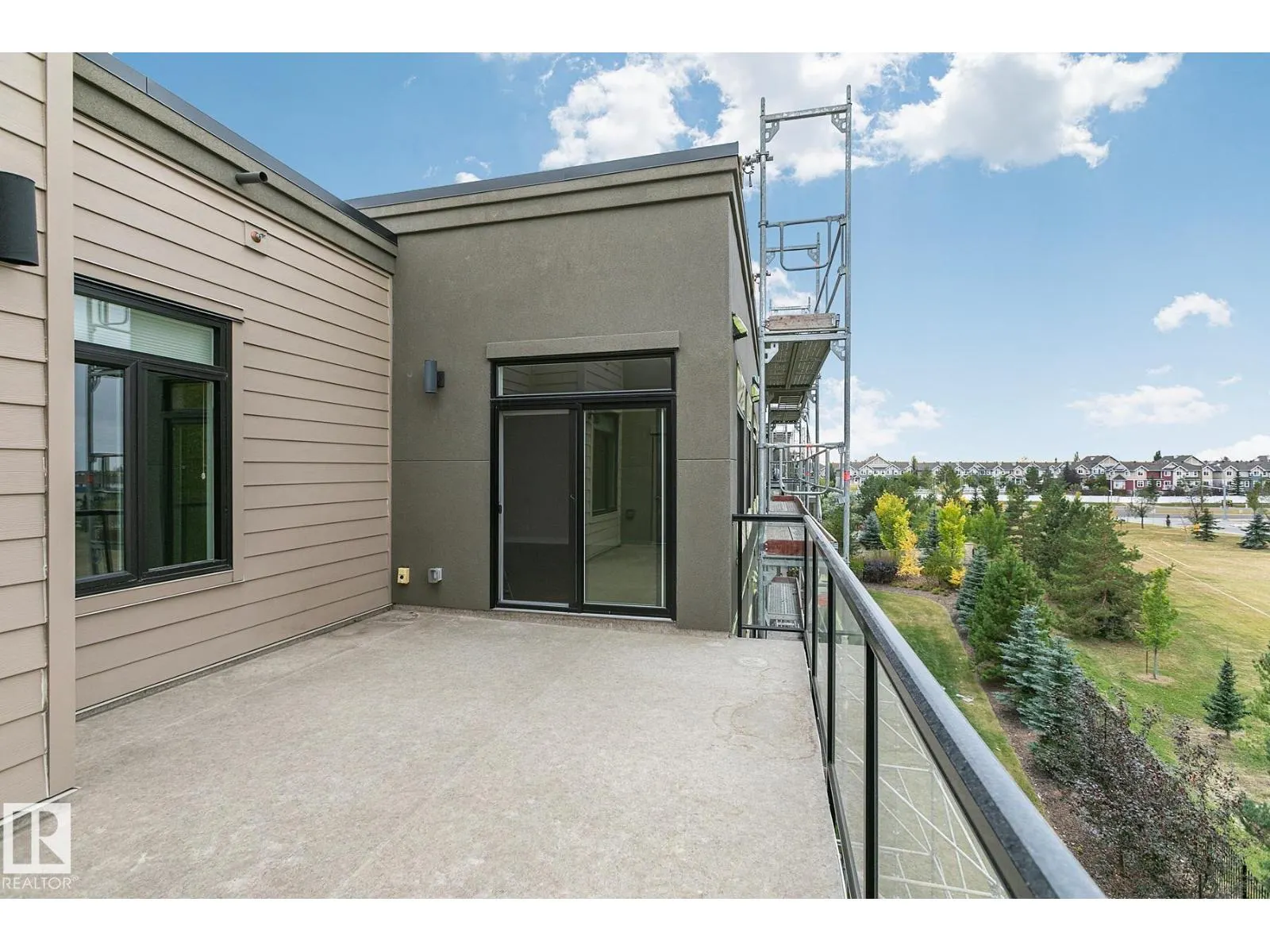 #404 625 LEGER WY NW