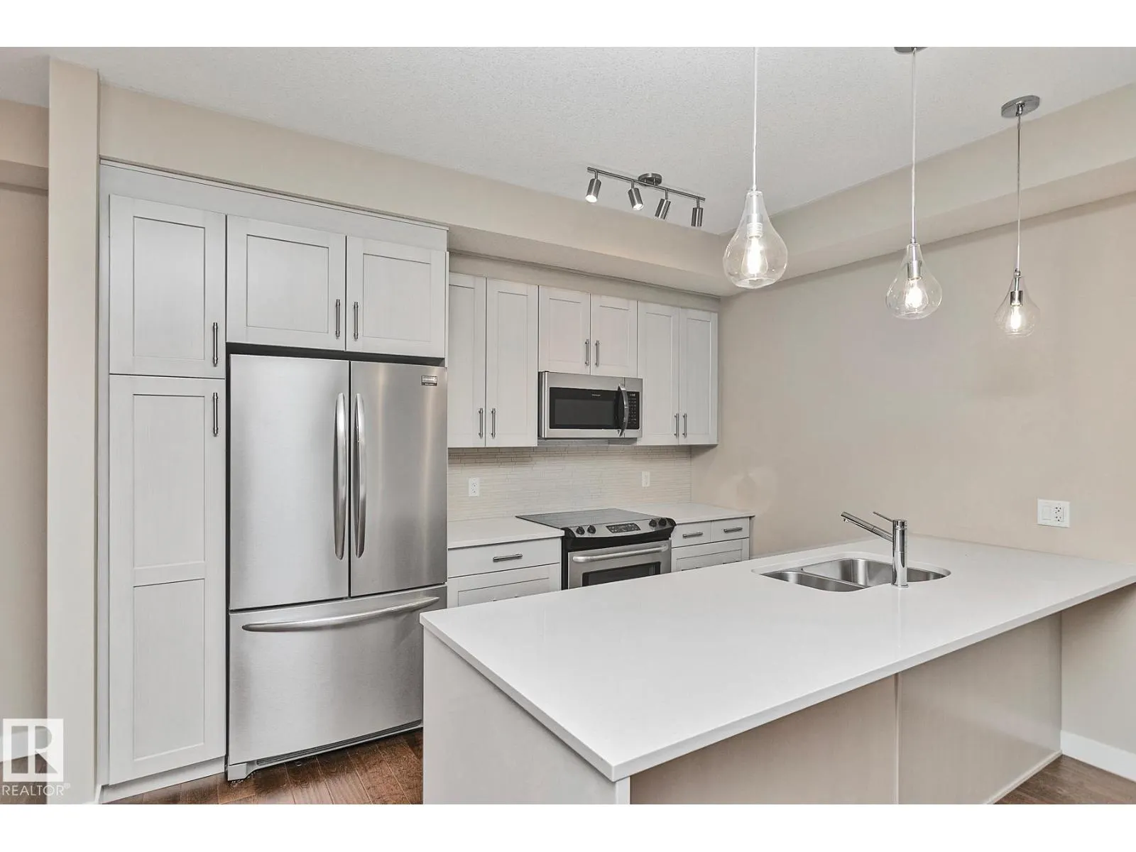#404 625 LEGER WY NW