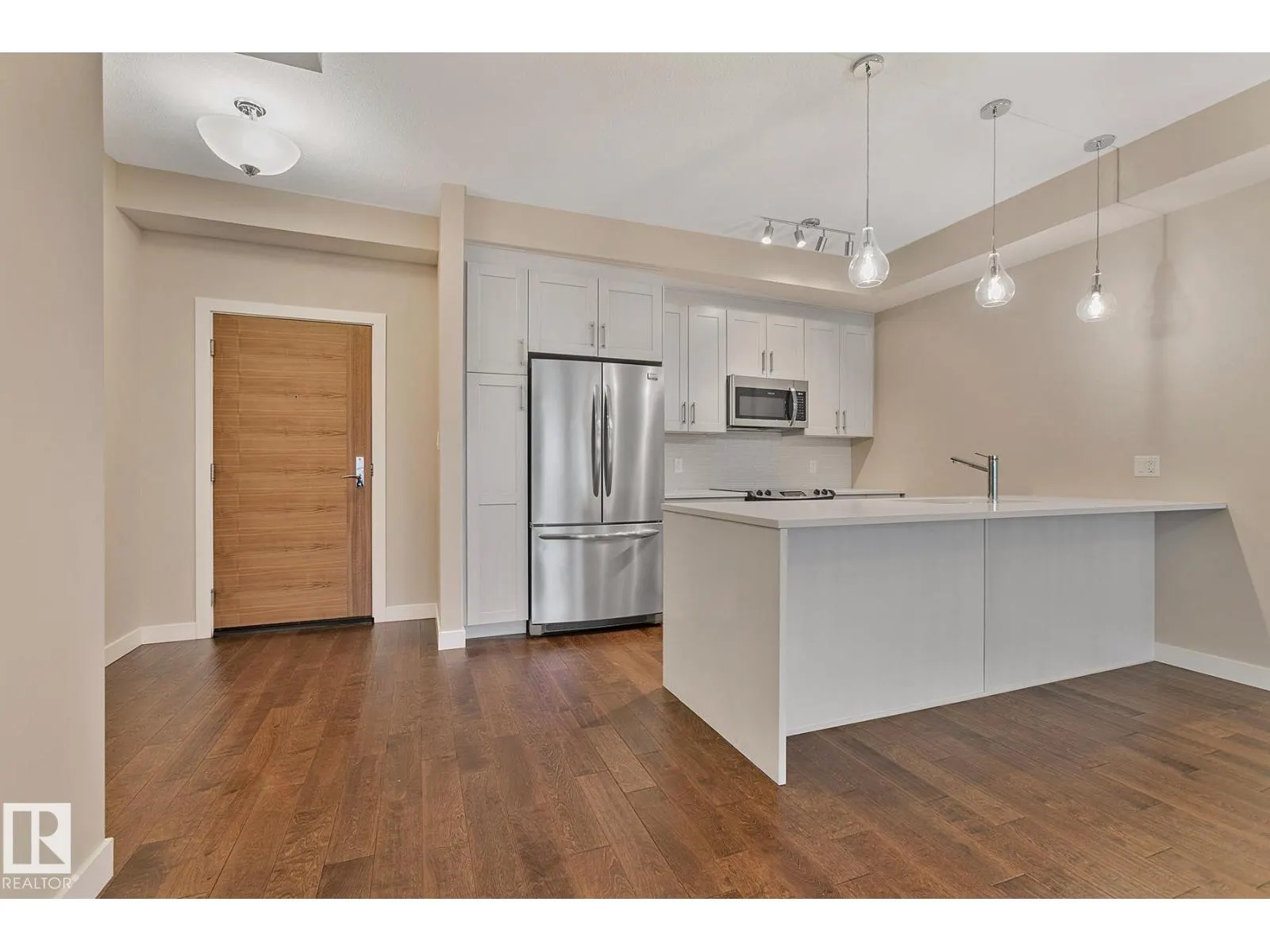 #404 625 LEGER WY NW