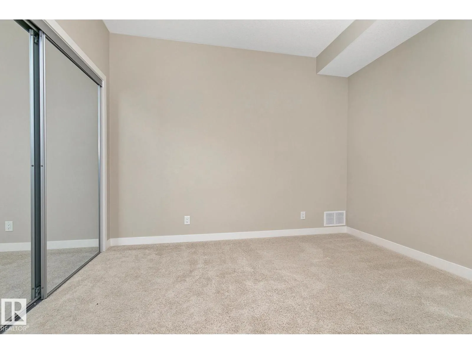 #404 625 LEGER WY NW