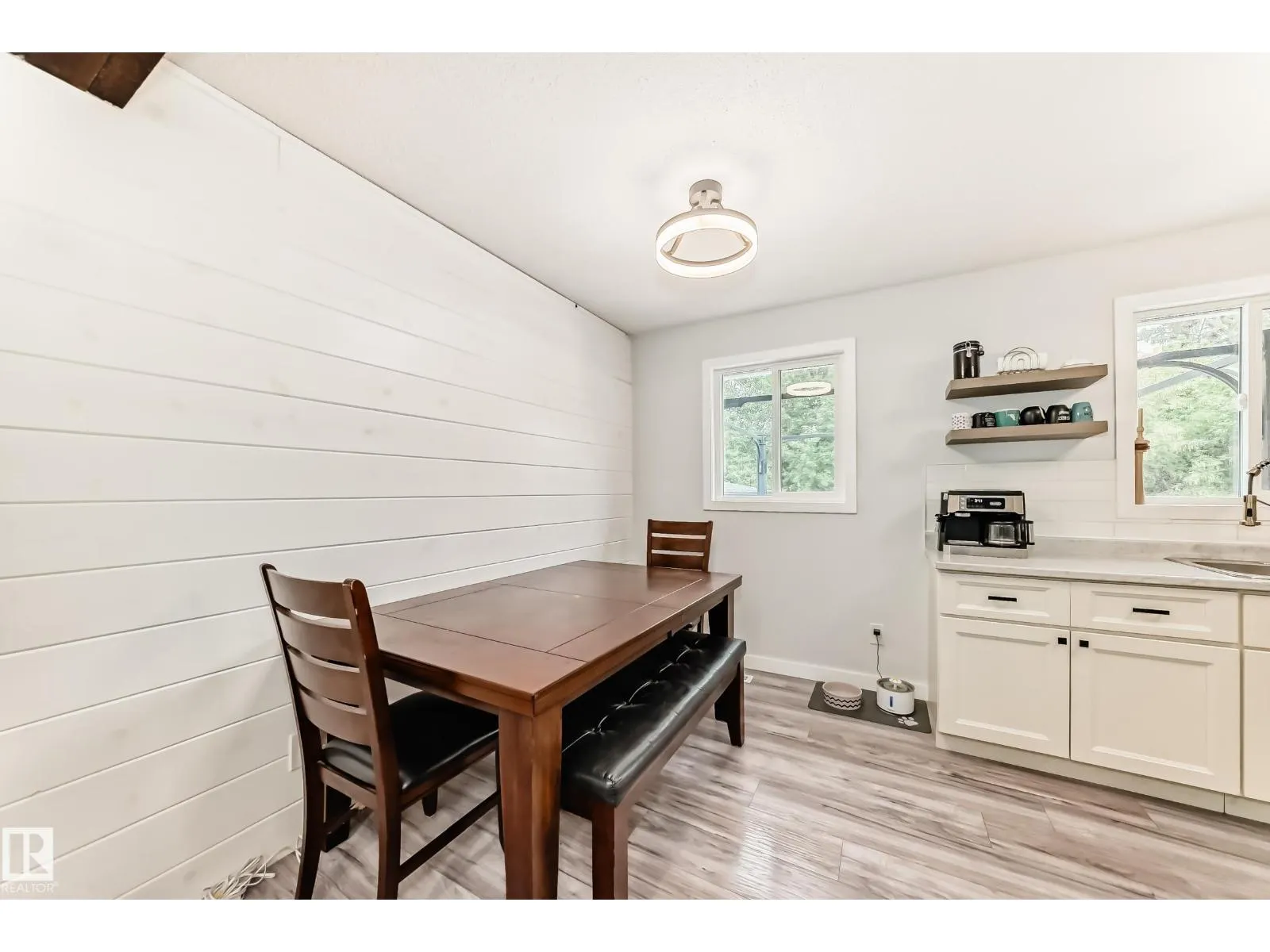 6 Beacon CR