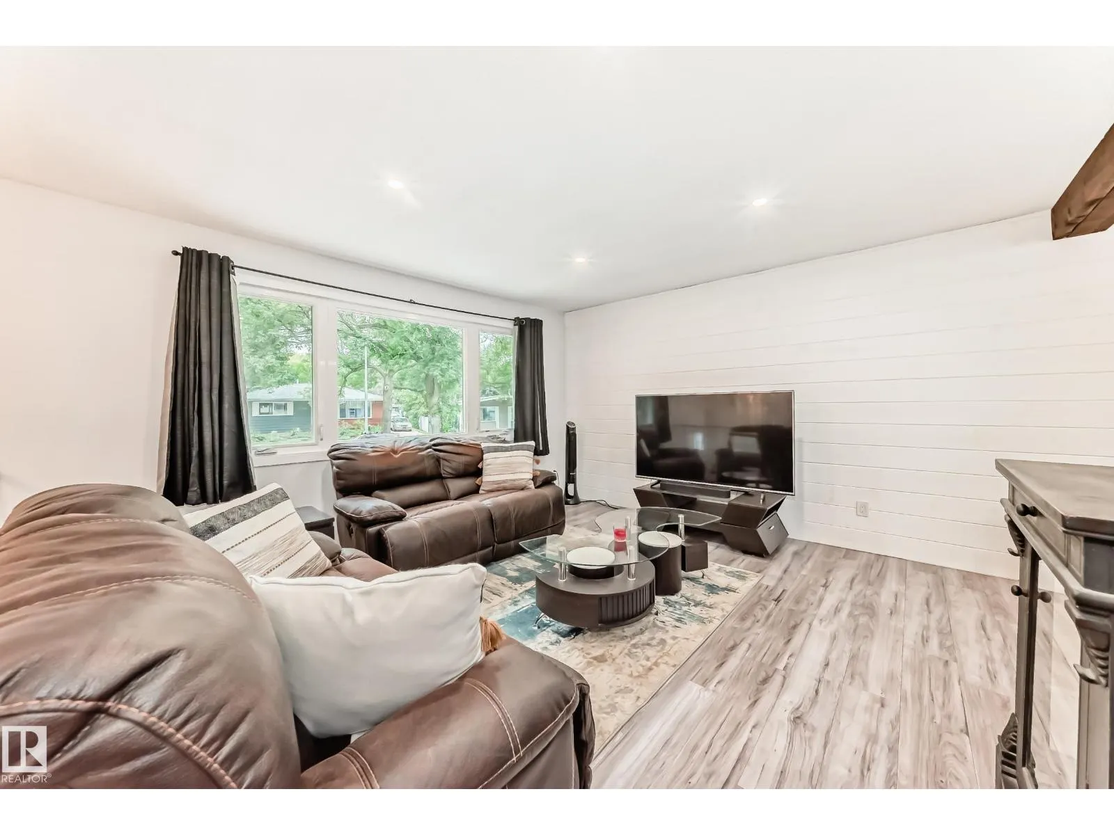 6 Beacon CR