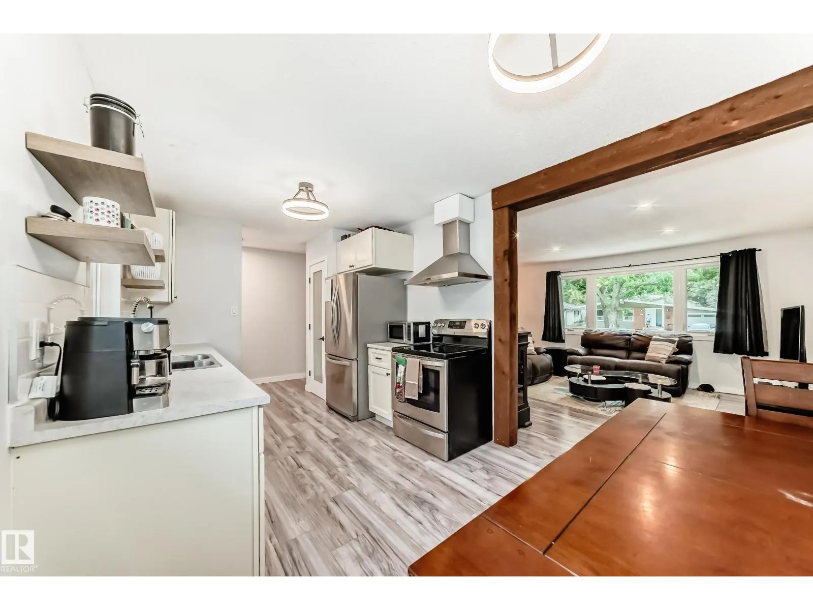 6 Beacon CR