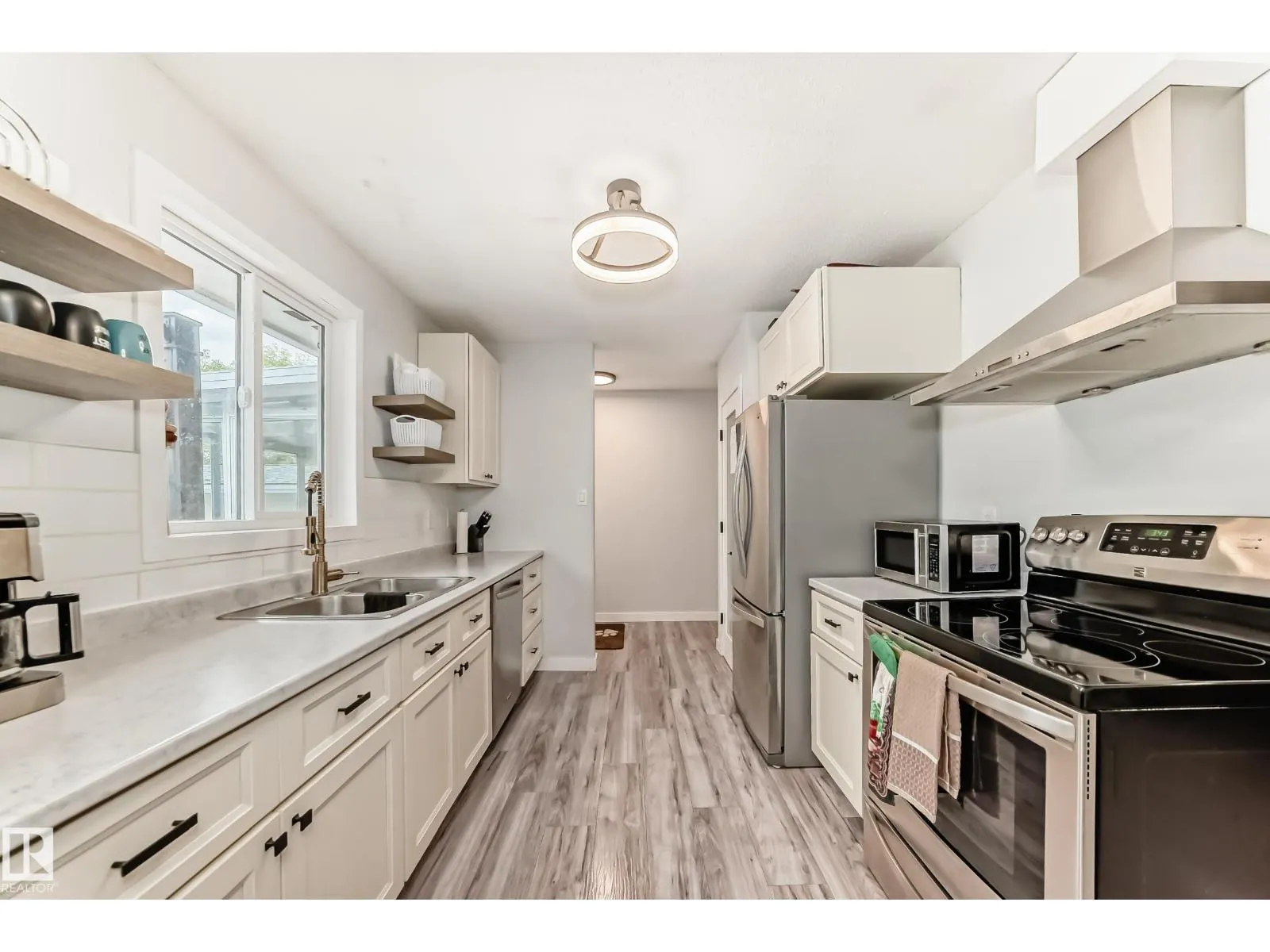 6 Beacon CR