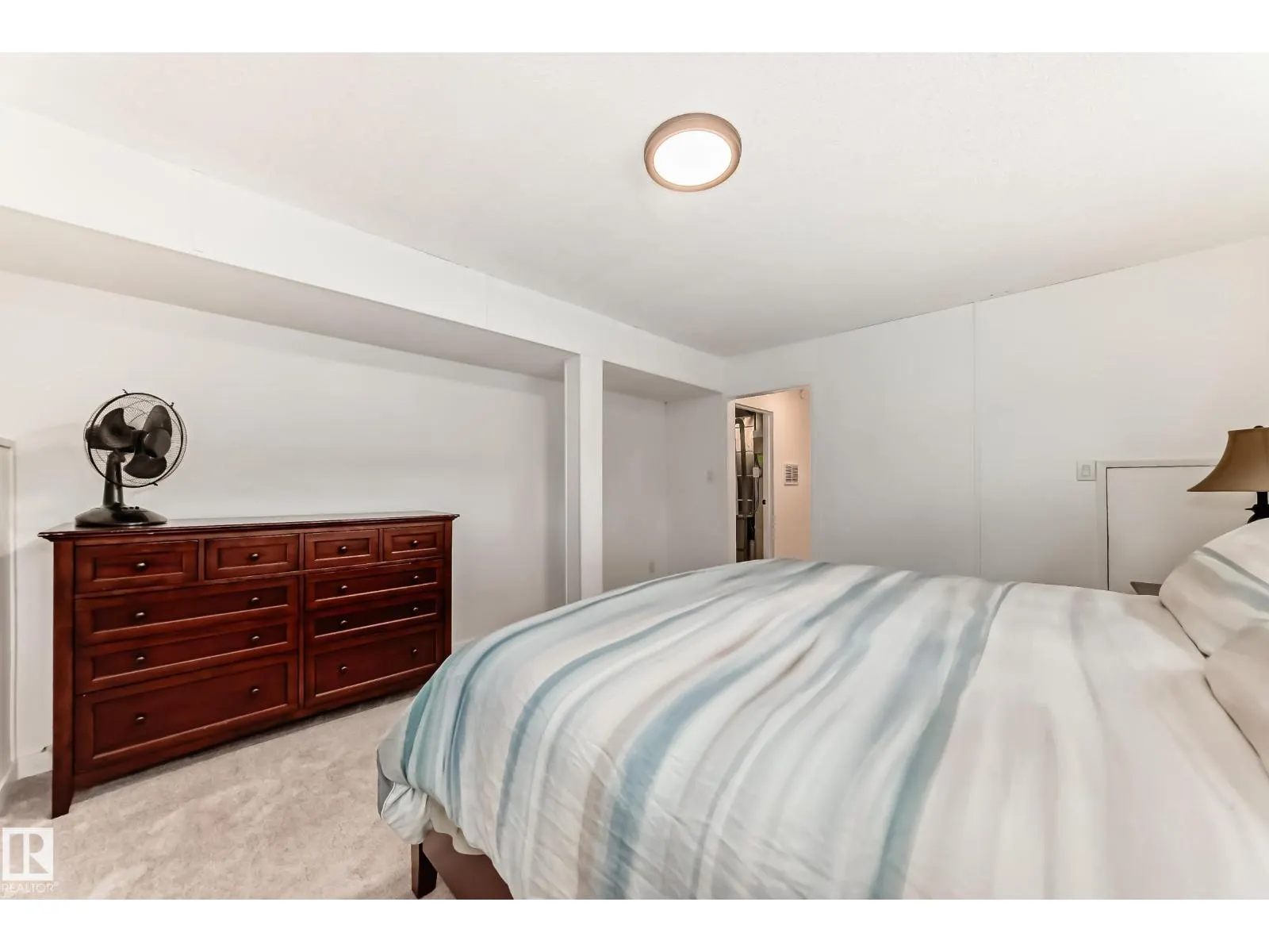 6 Beacon CR