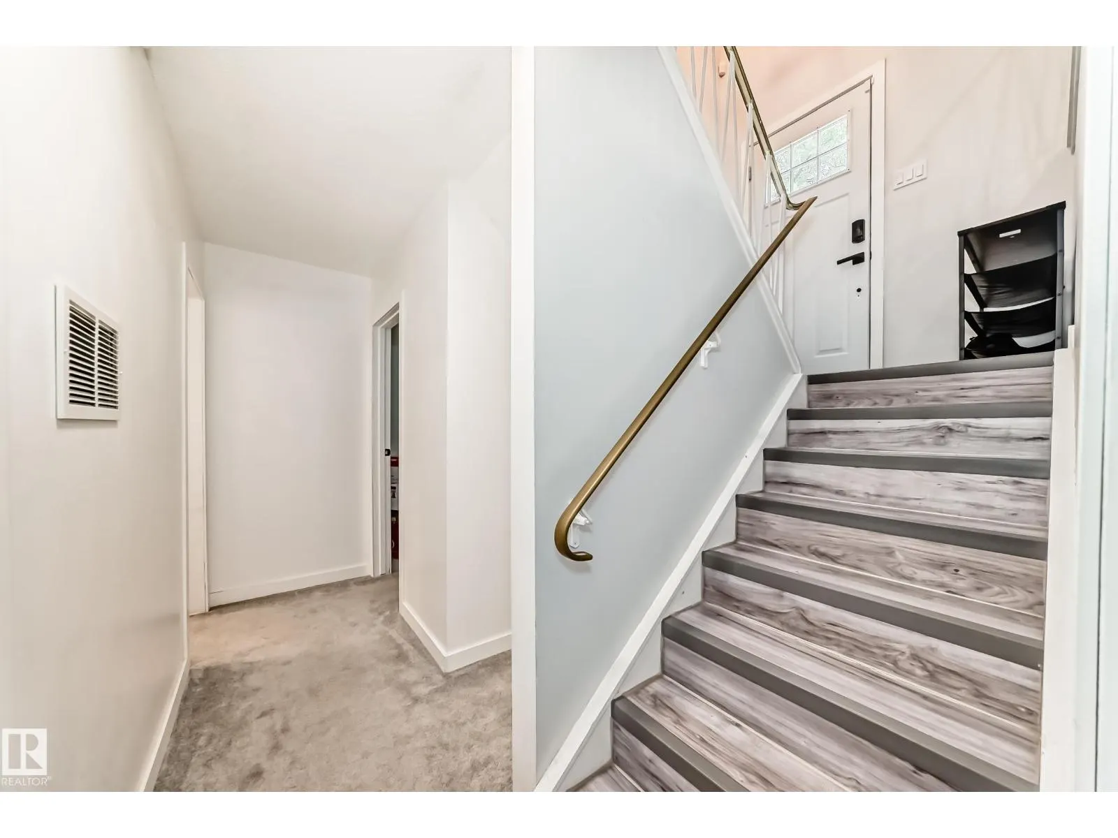 6 Beacon CR