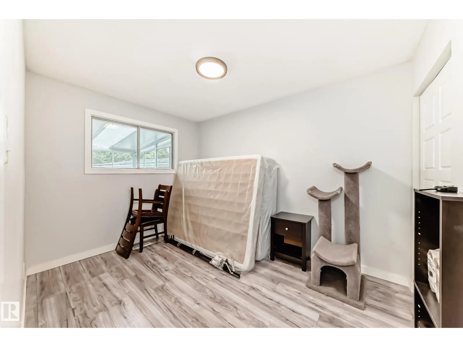 6 Beacon CR