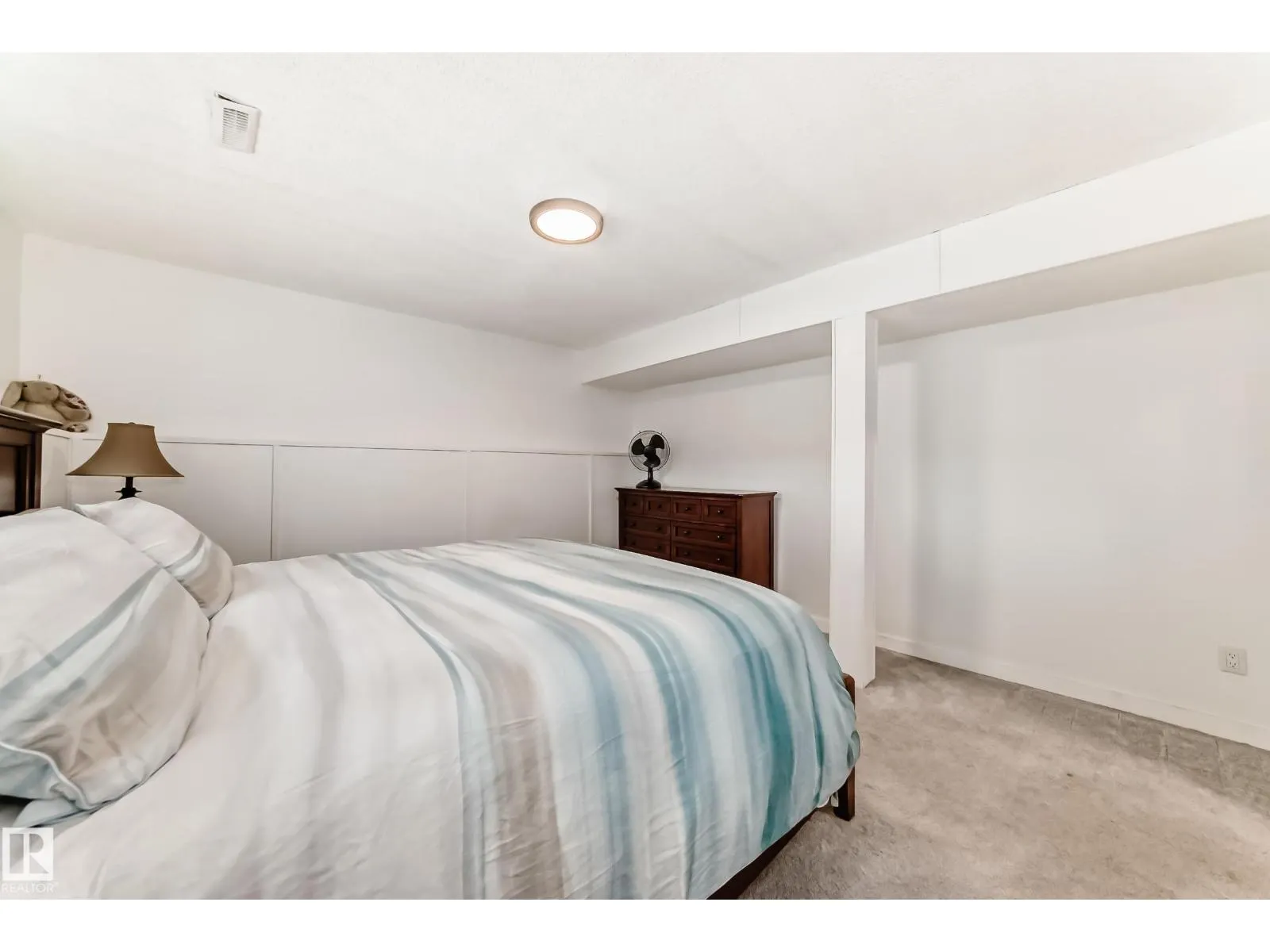 6 Beacon CR