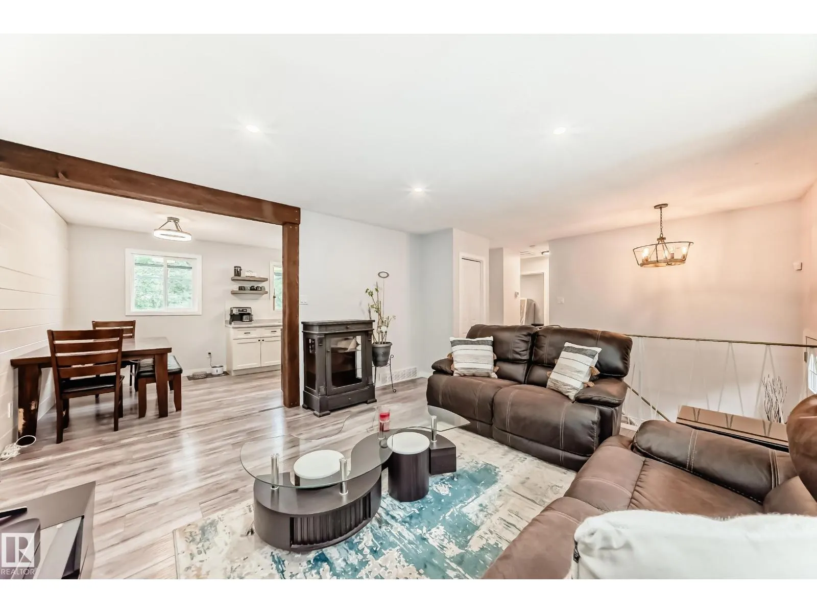 6 Beacon CR