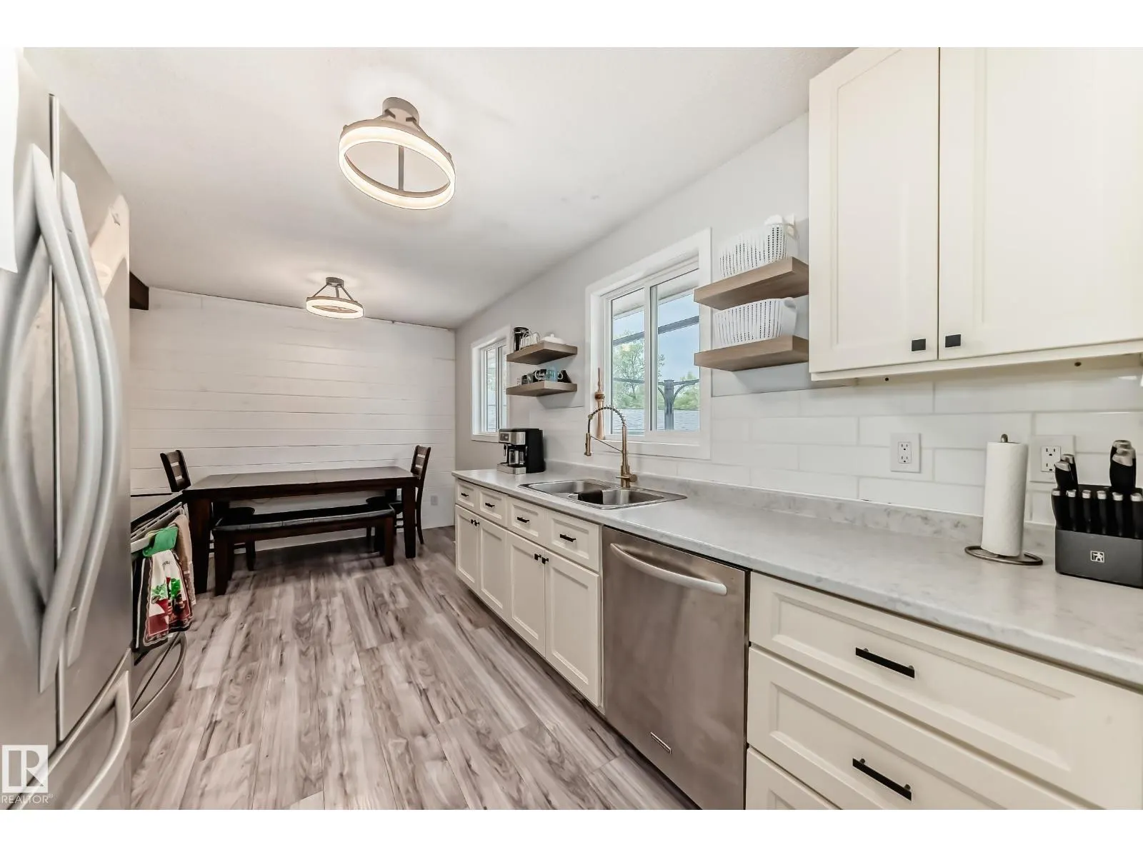 6 Beacon CR