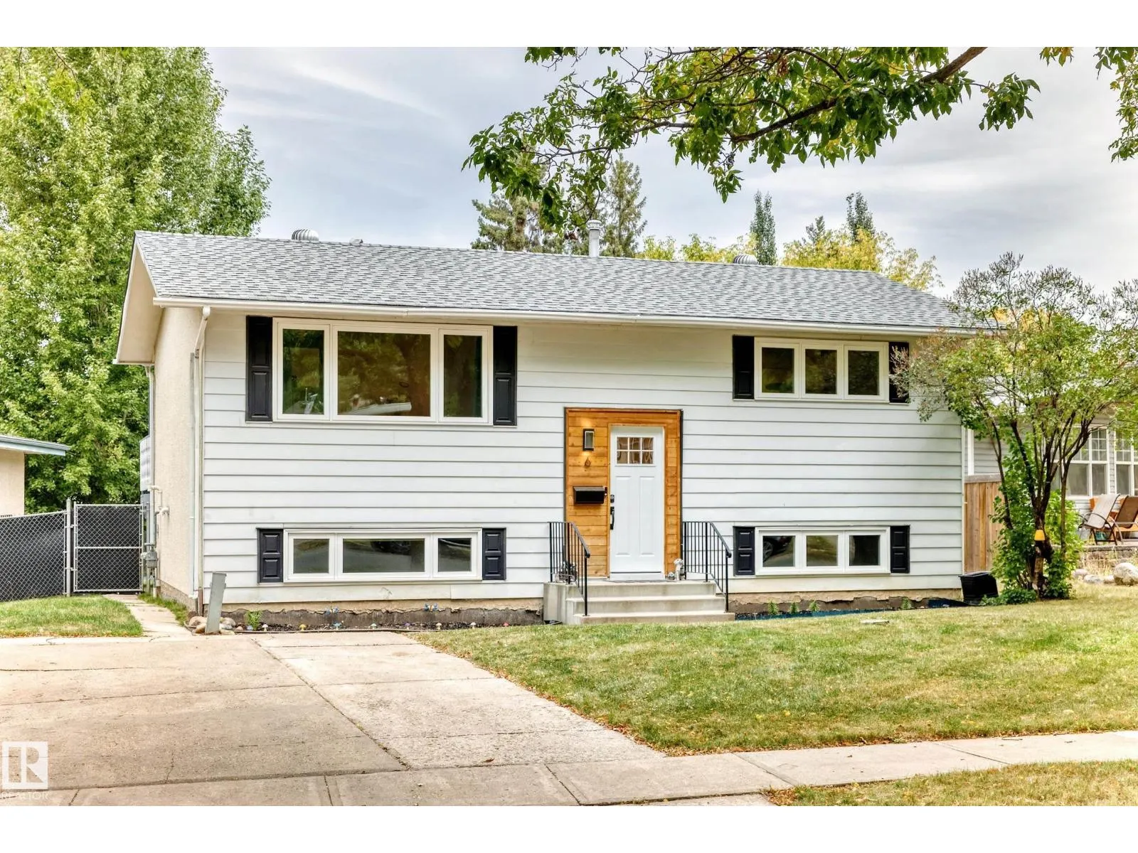 6 Beacon CR