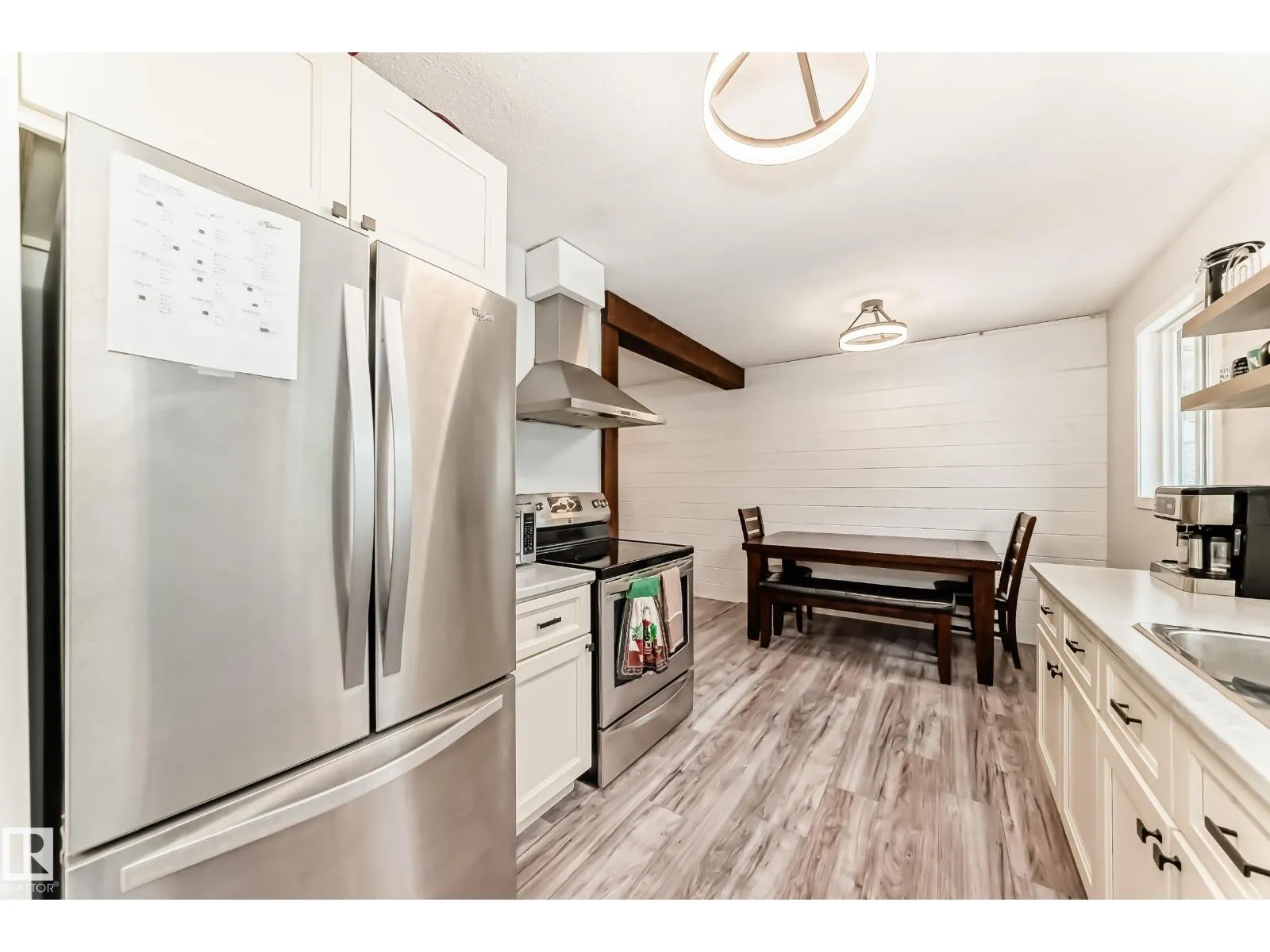 6 Beacon CR