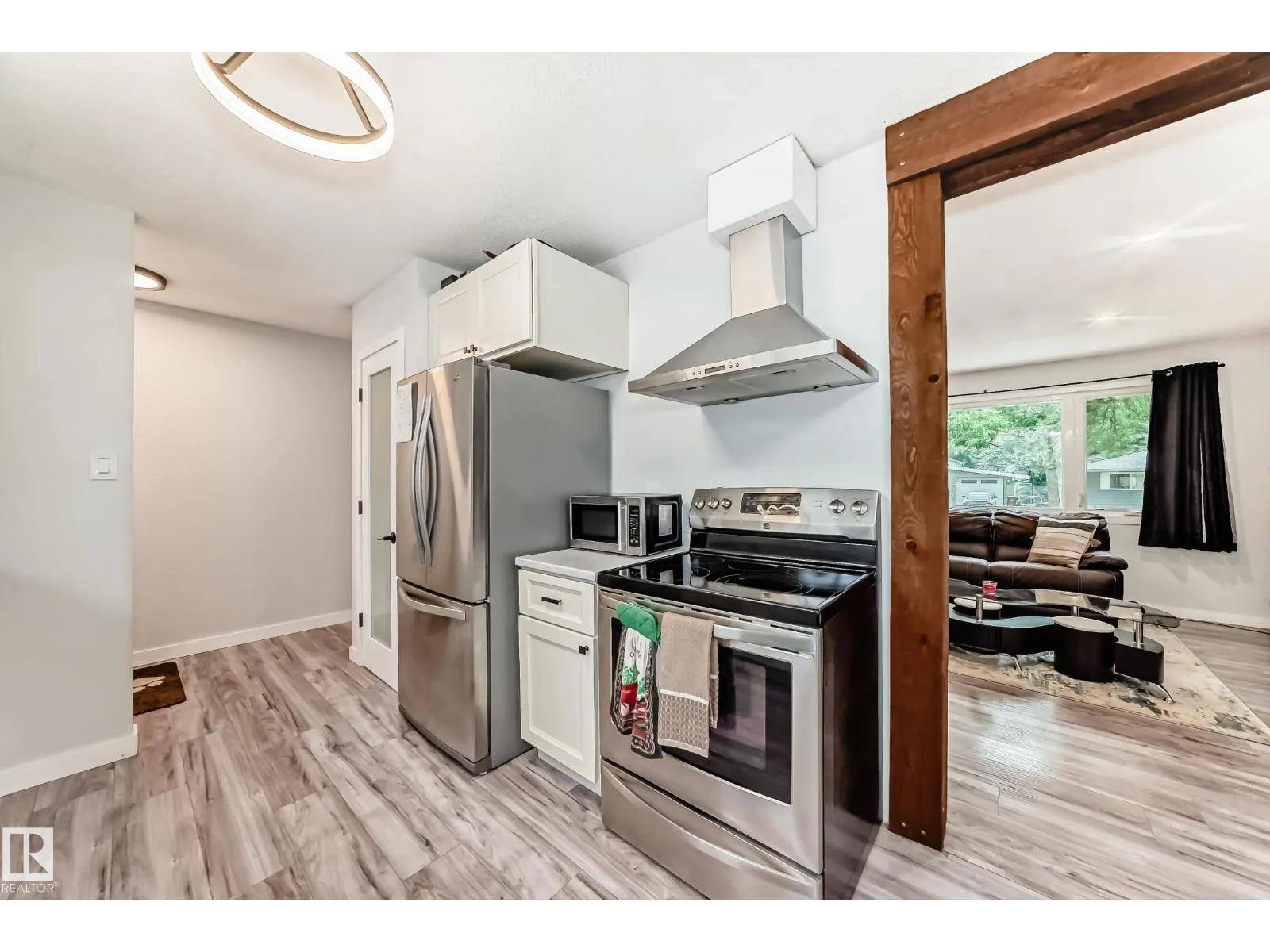 6 Beacon CR