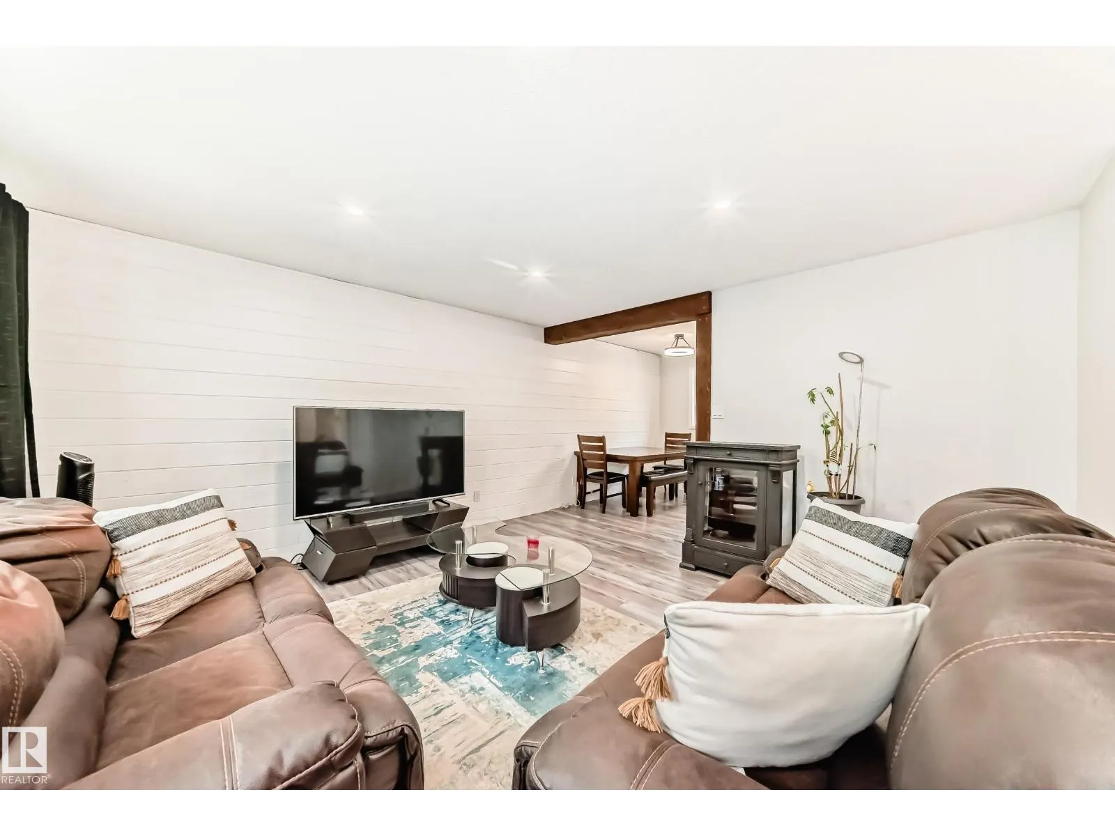 6 Beacon CR