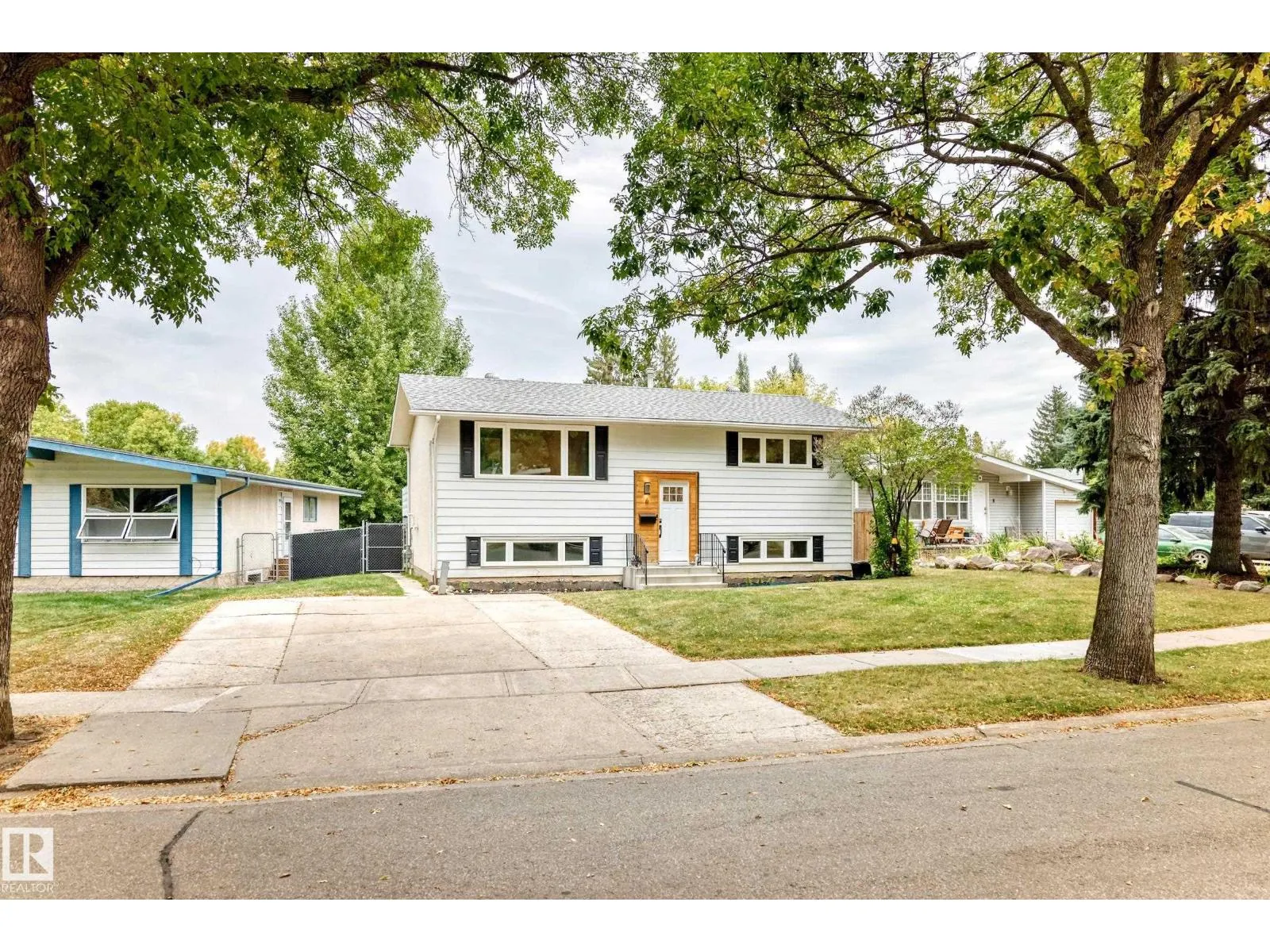 6 Beacon CR