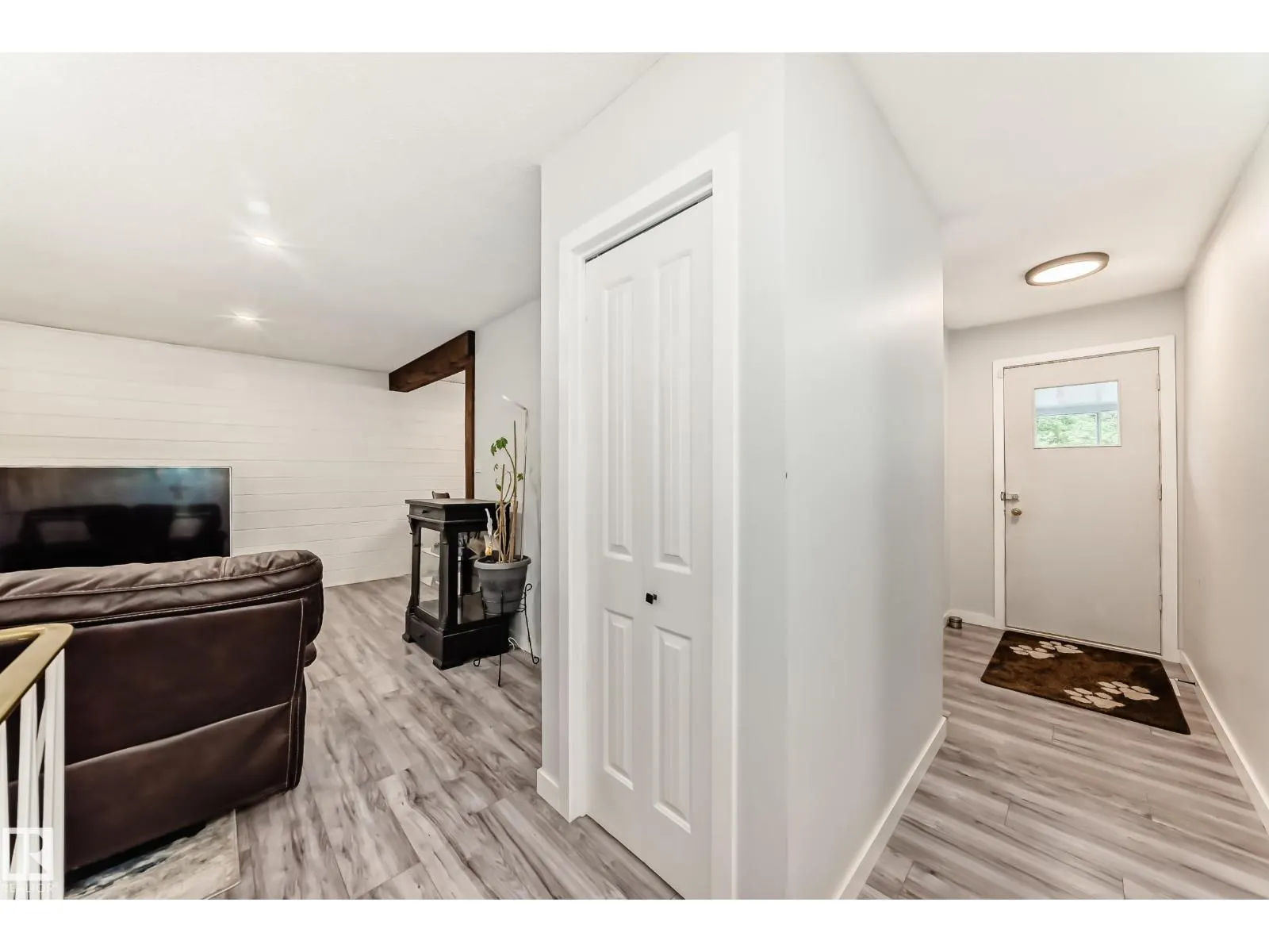 6 Beacon CR