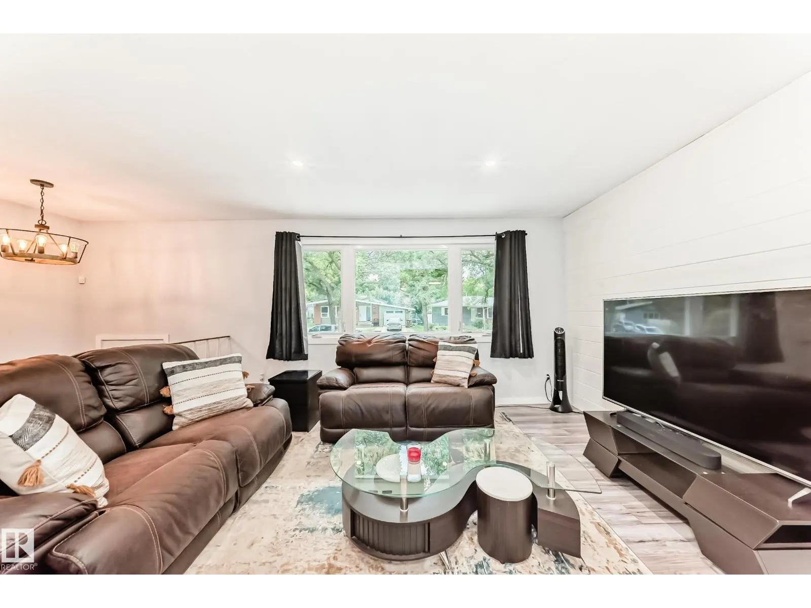 6 Beacon CR