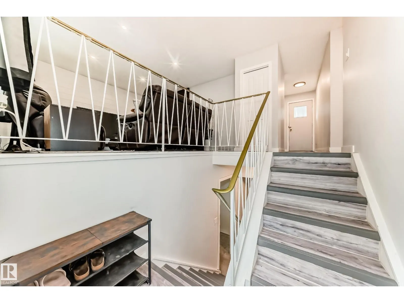 6 Beacon CR
