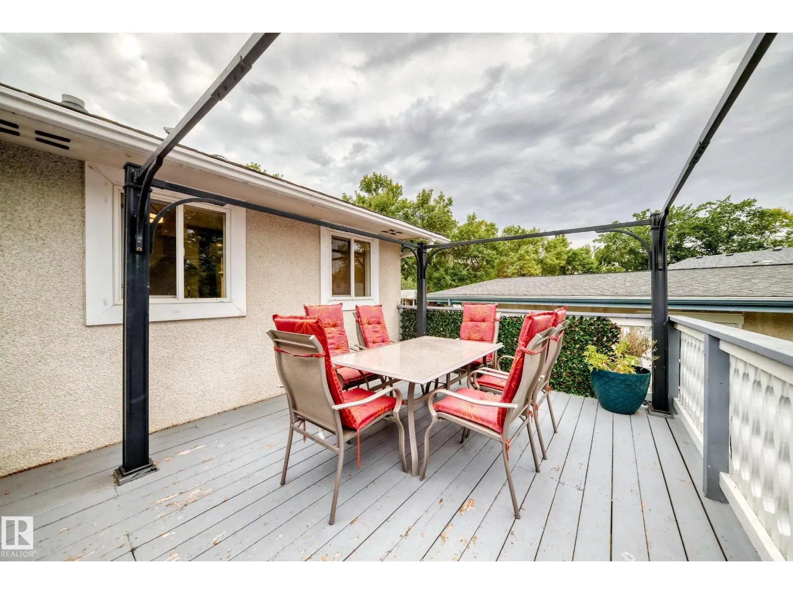 6 Beacon CR
