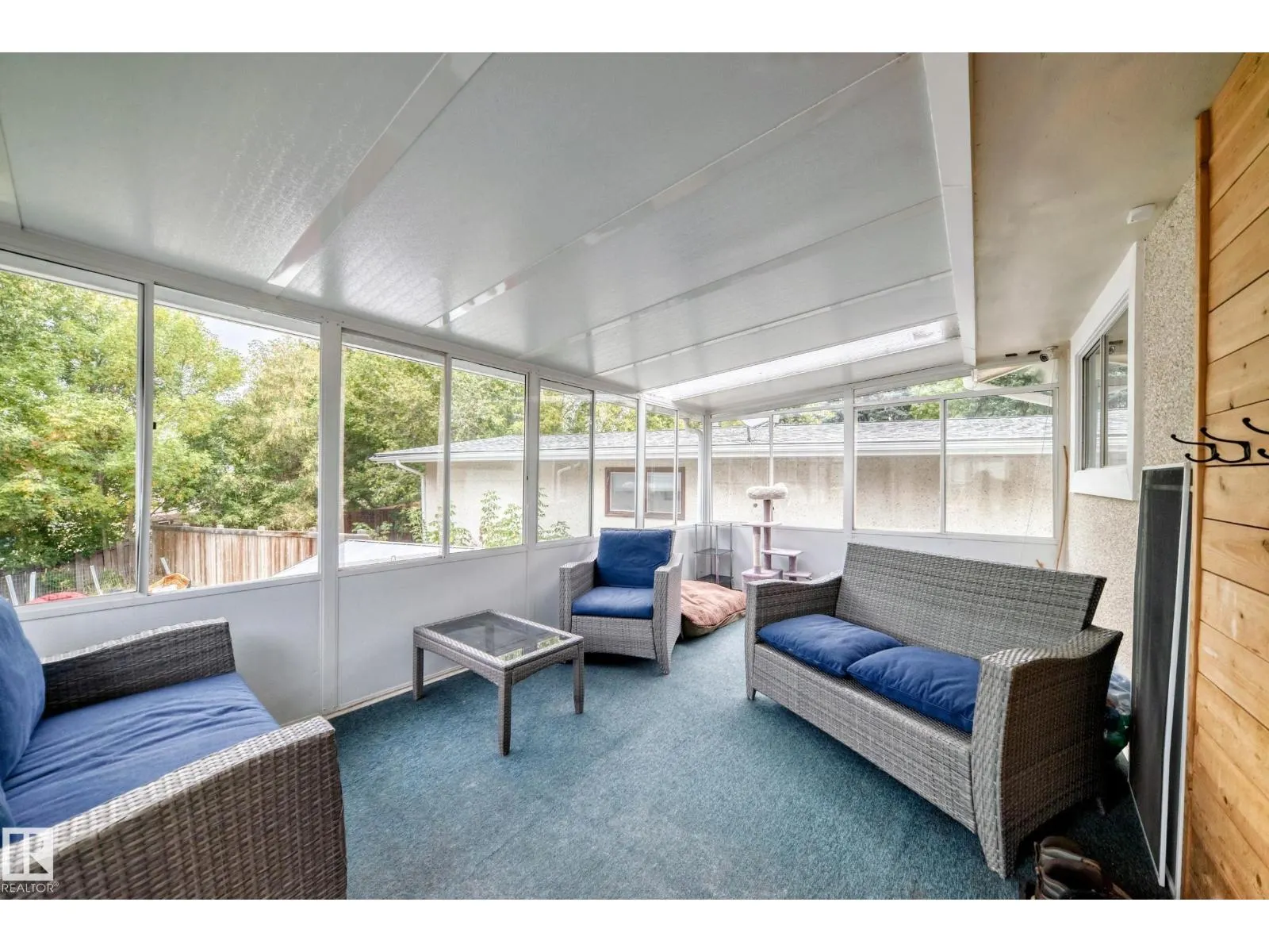 6 Beacon CR