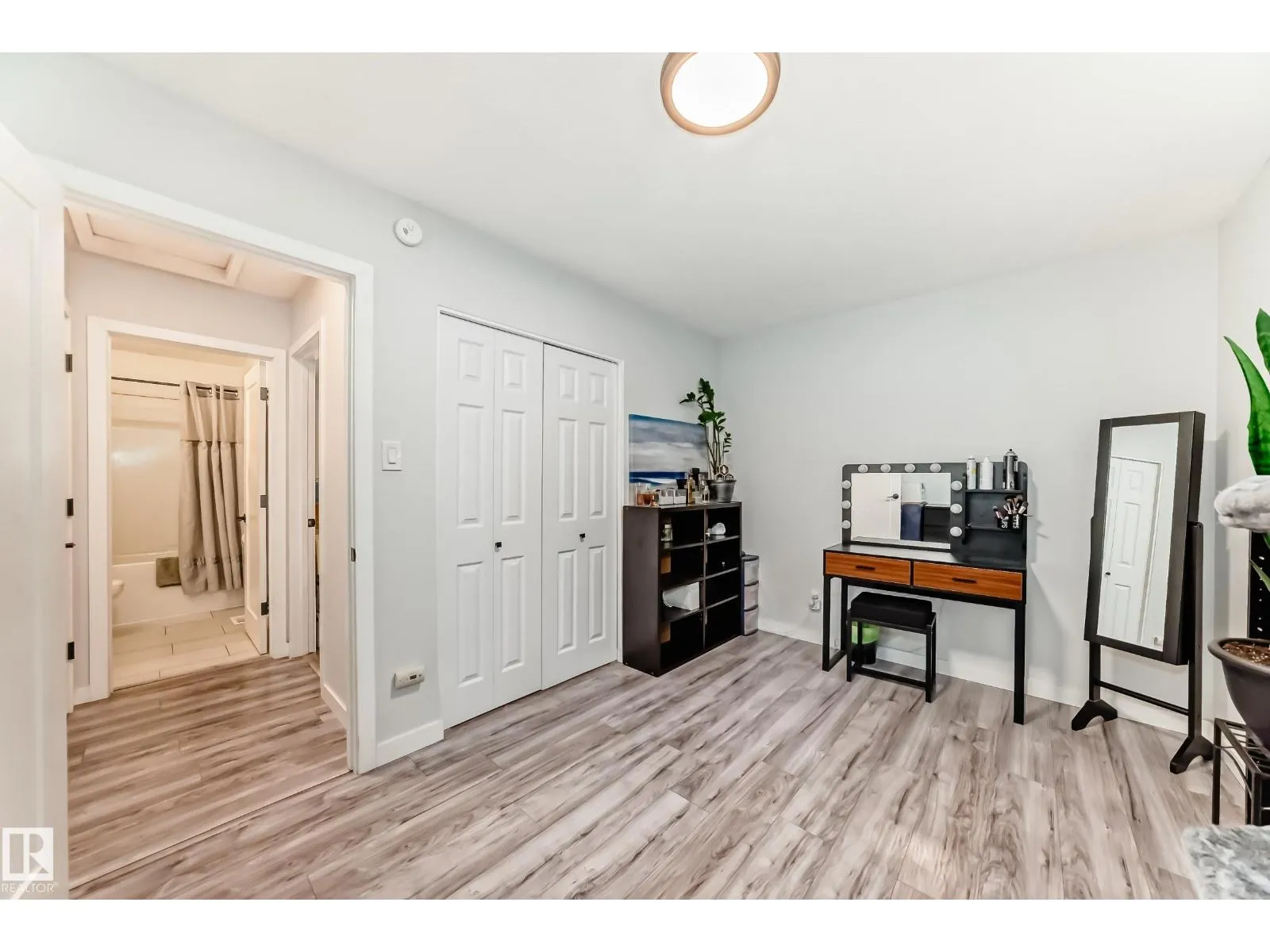 6 Beacon CR