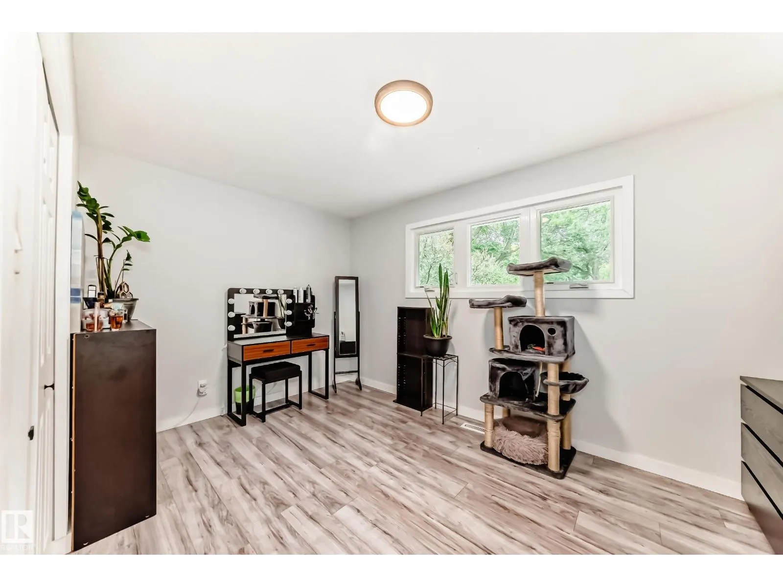 6 Beacon CR