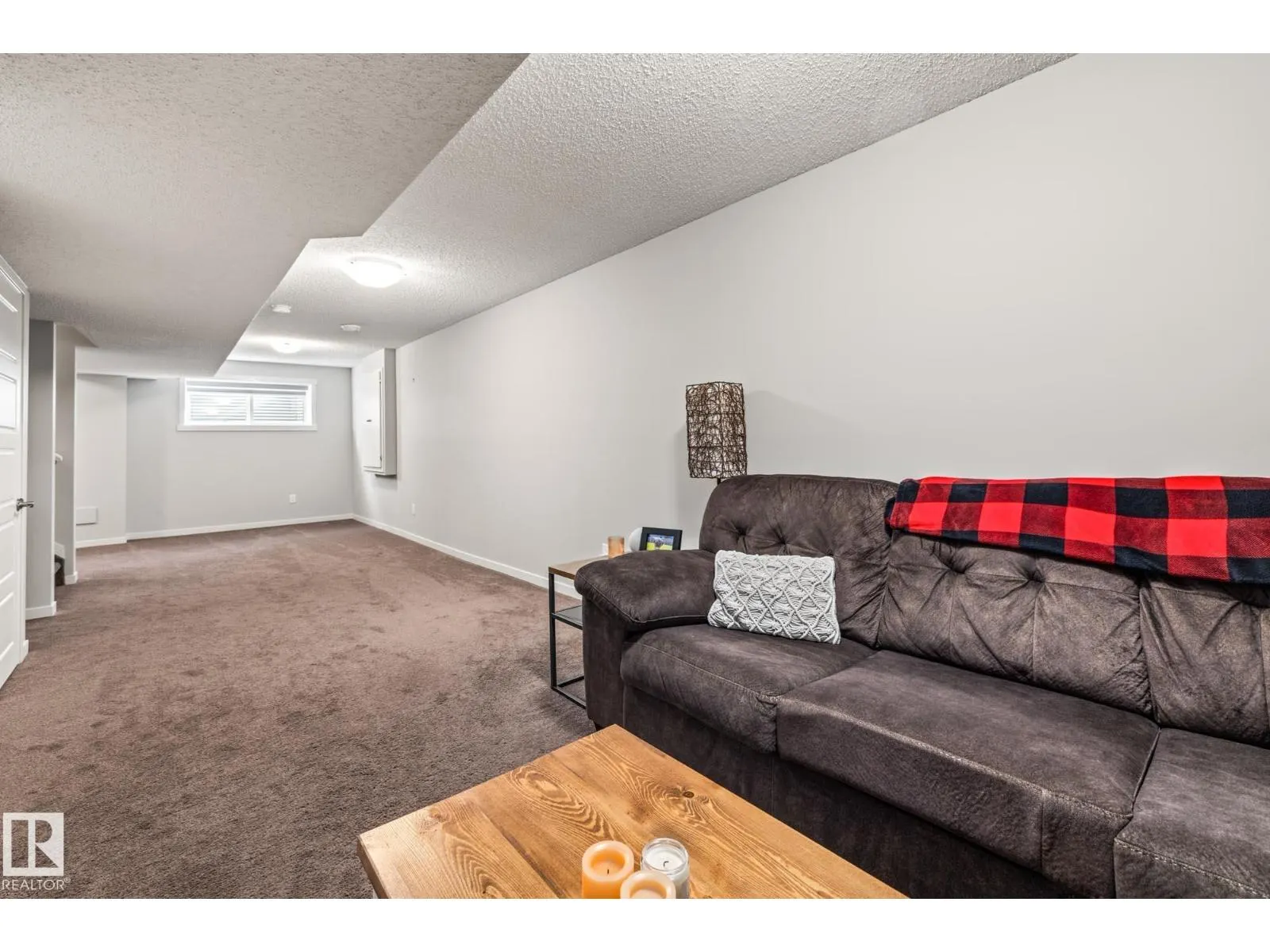 20110 27 AV NW