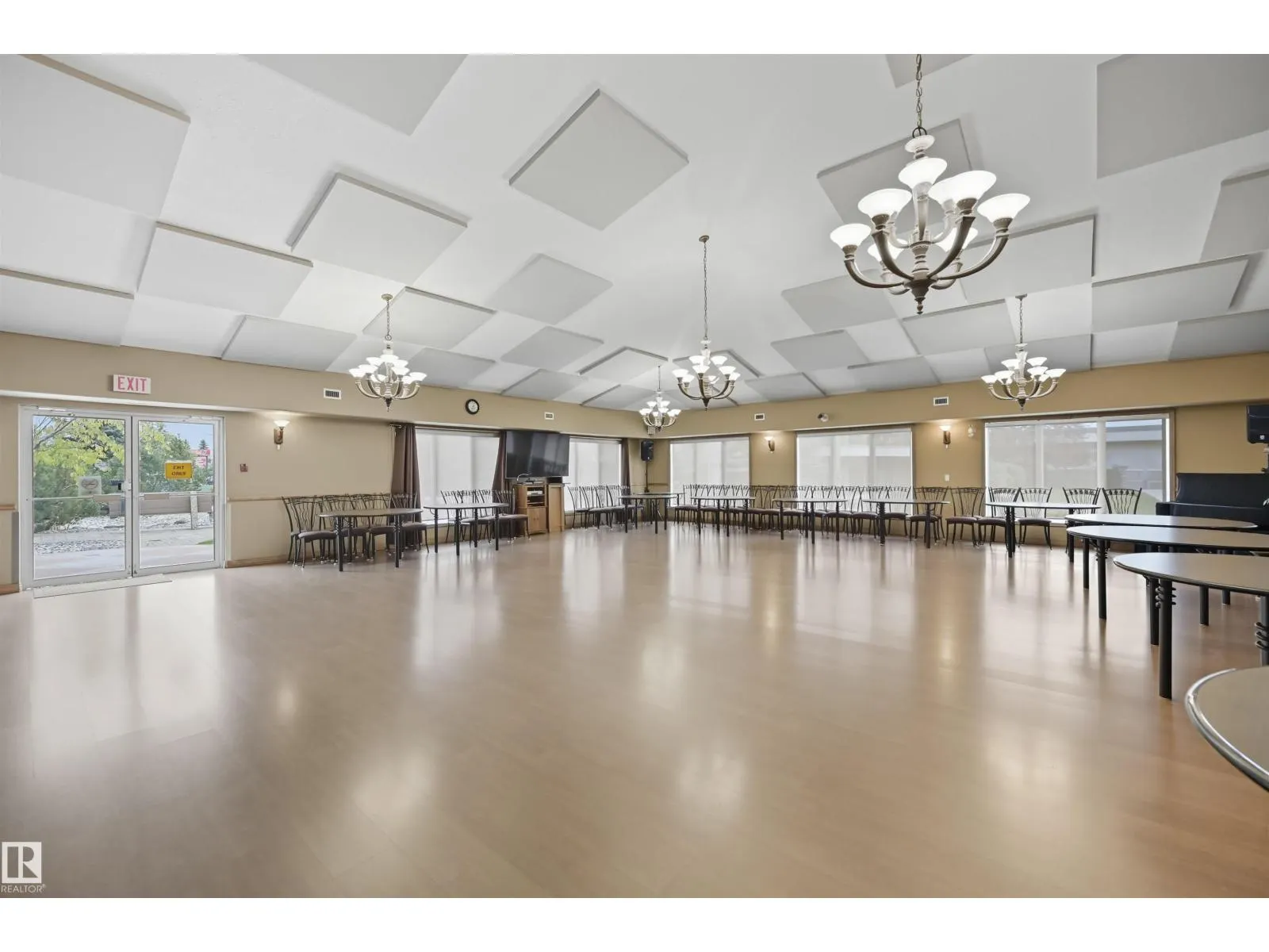 #414 8942 156 ST NW
