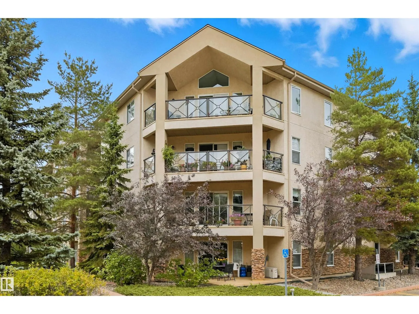 #414 8942 156 ST NW